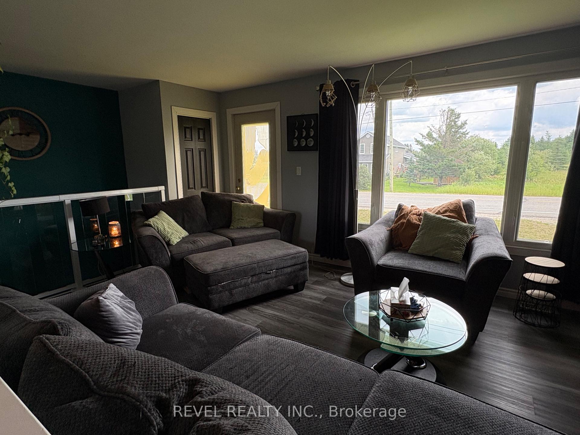 Photo 15 of 127 Genier Road, Cochrane — HOMEH