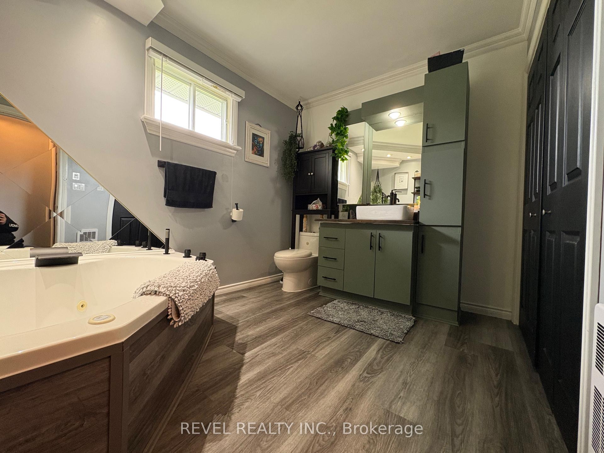 Photo 17 of 127 Genier Road, Cochrane — HOMEH