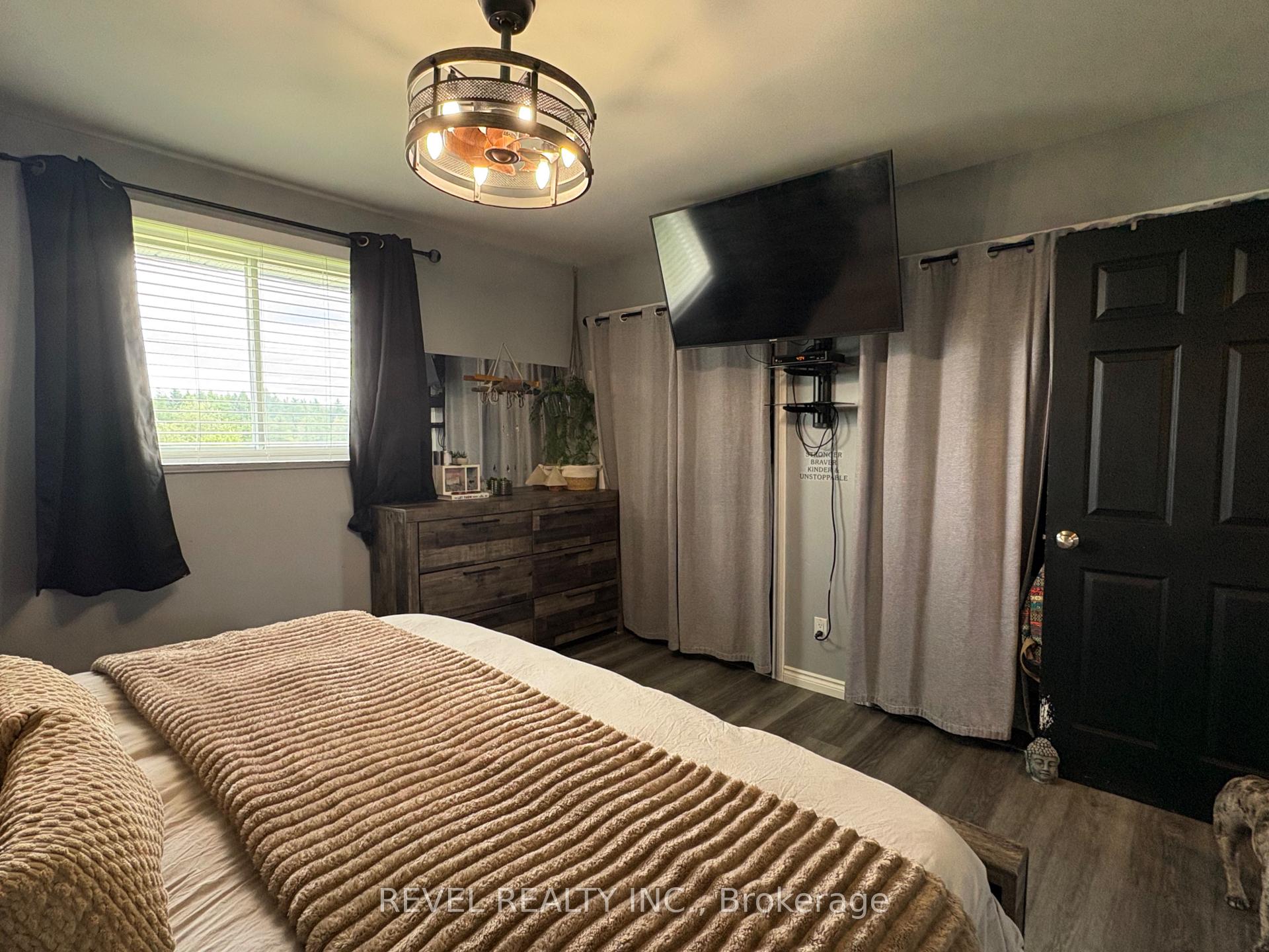 Photo 18 of 127 Genier Road, Cochrane — HOMEH
