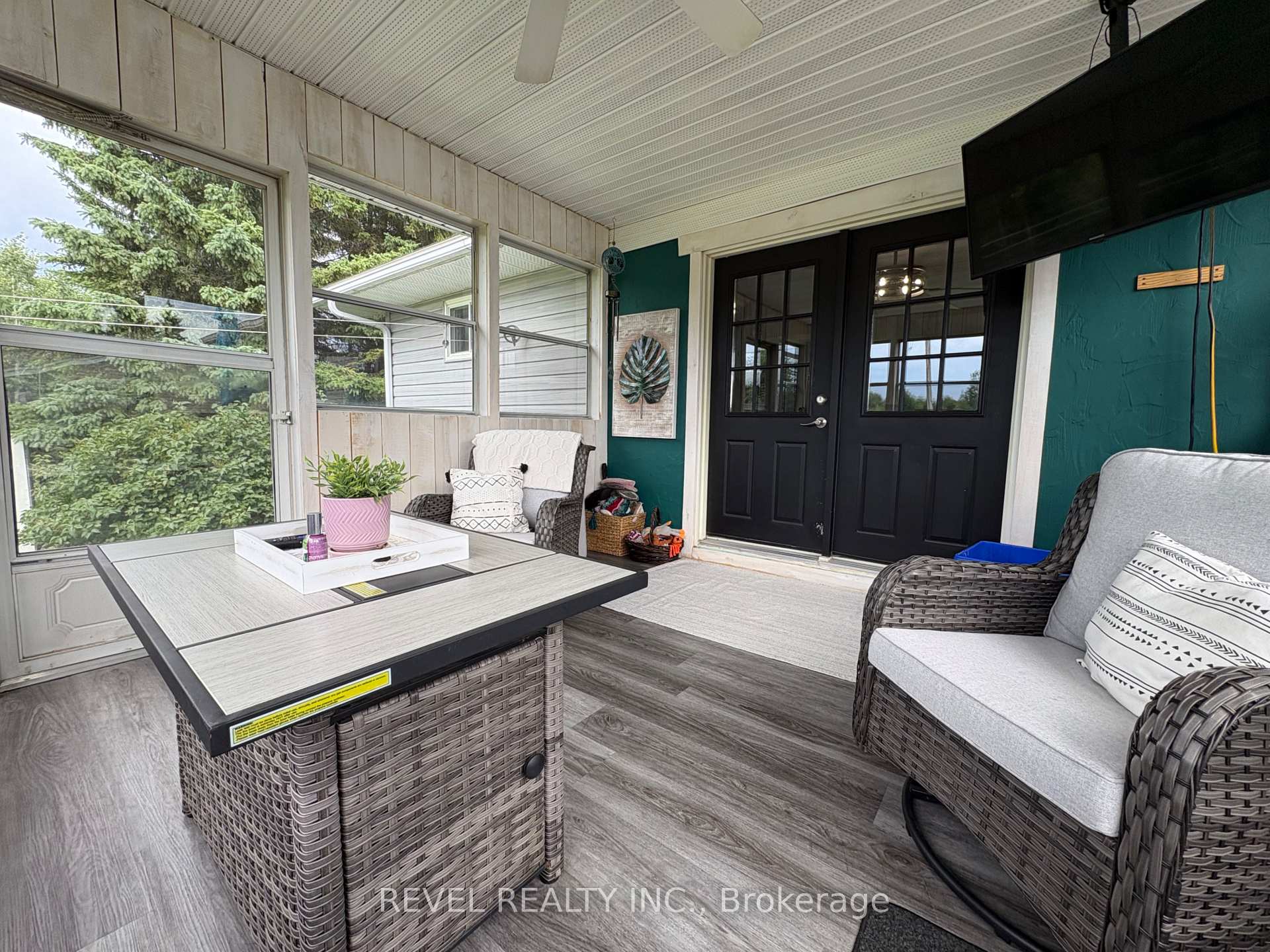 Photo 33 of 127 Genier Road, Cochrane — HOMEH