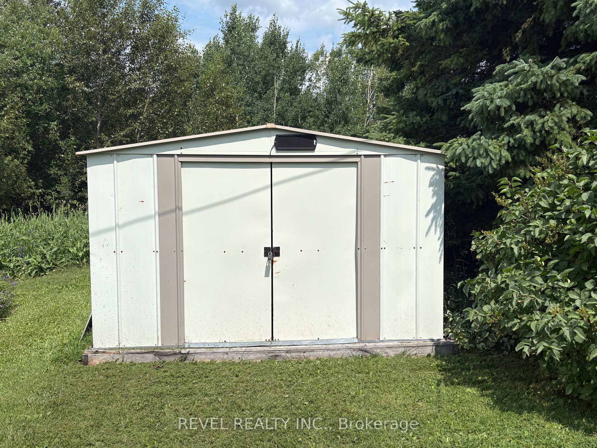 Photo 34 of 127 Genier Road, Cochrane — HOMEH