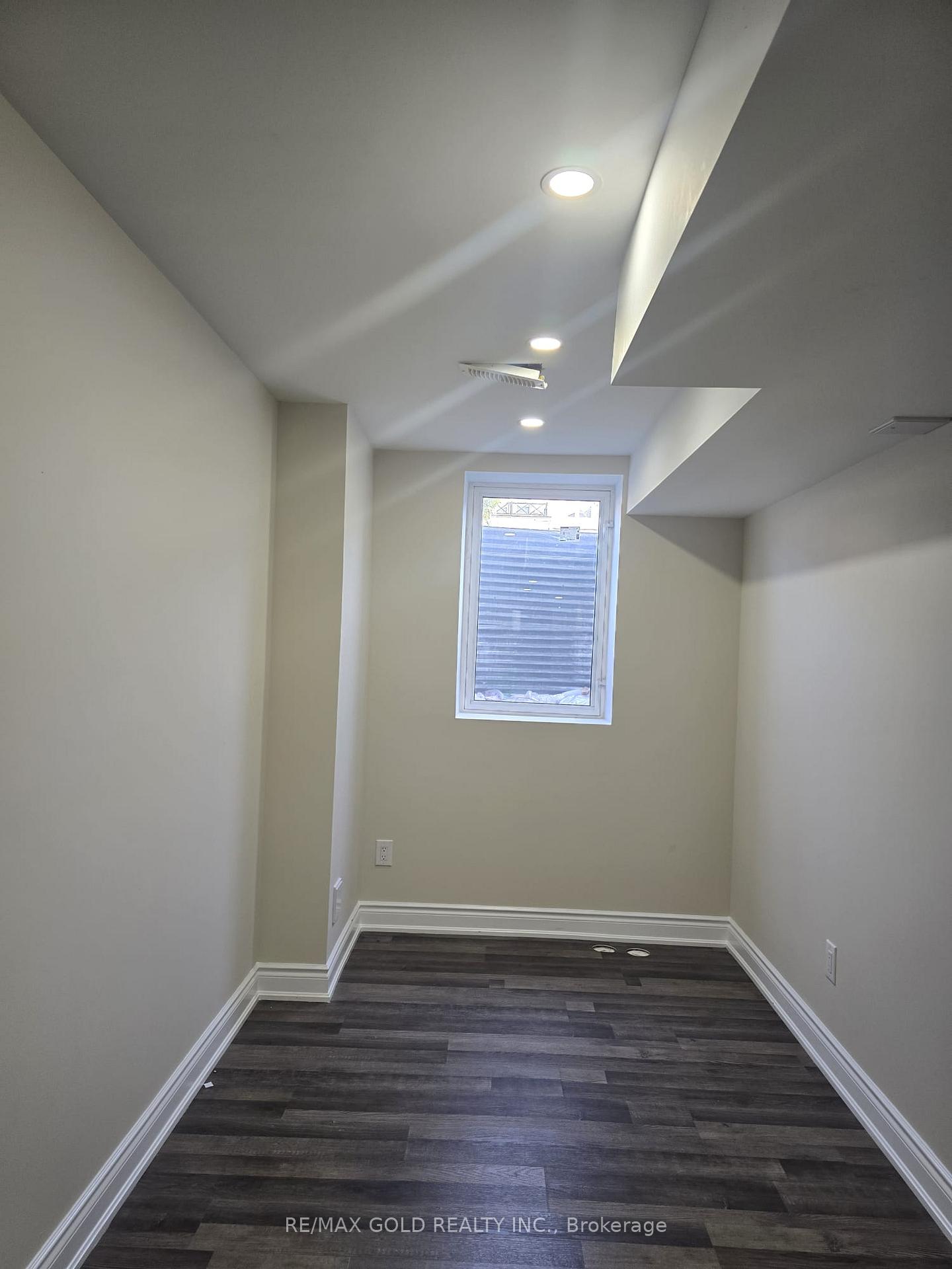 Photo 3 of Unit Bsmt, 35 Dolobram Trail, Brampton, Northwest Brampton — HOMEH