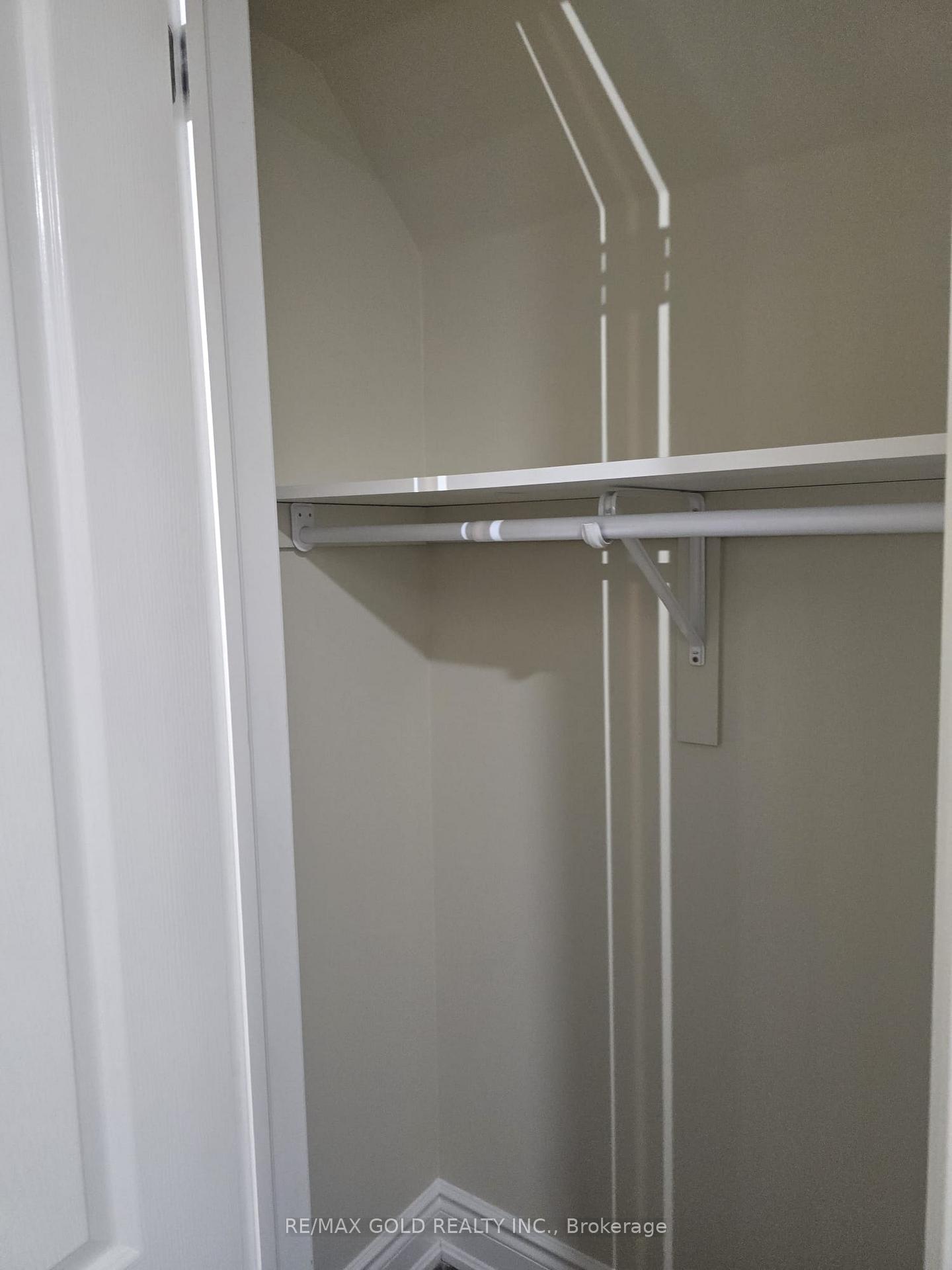 Photo 4 of Unit Bsmt, 35 Dolobram Trail, Brampton, Northwest Brampton — HOMEH