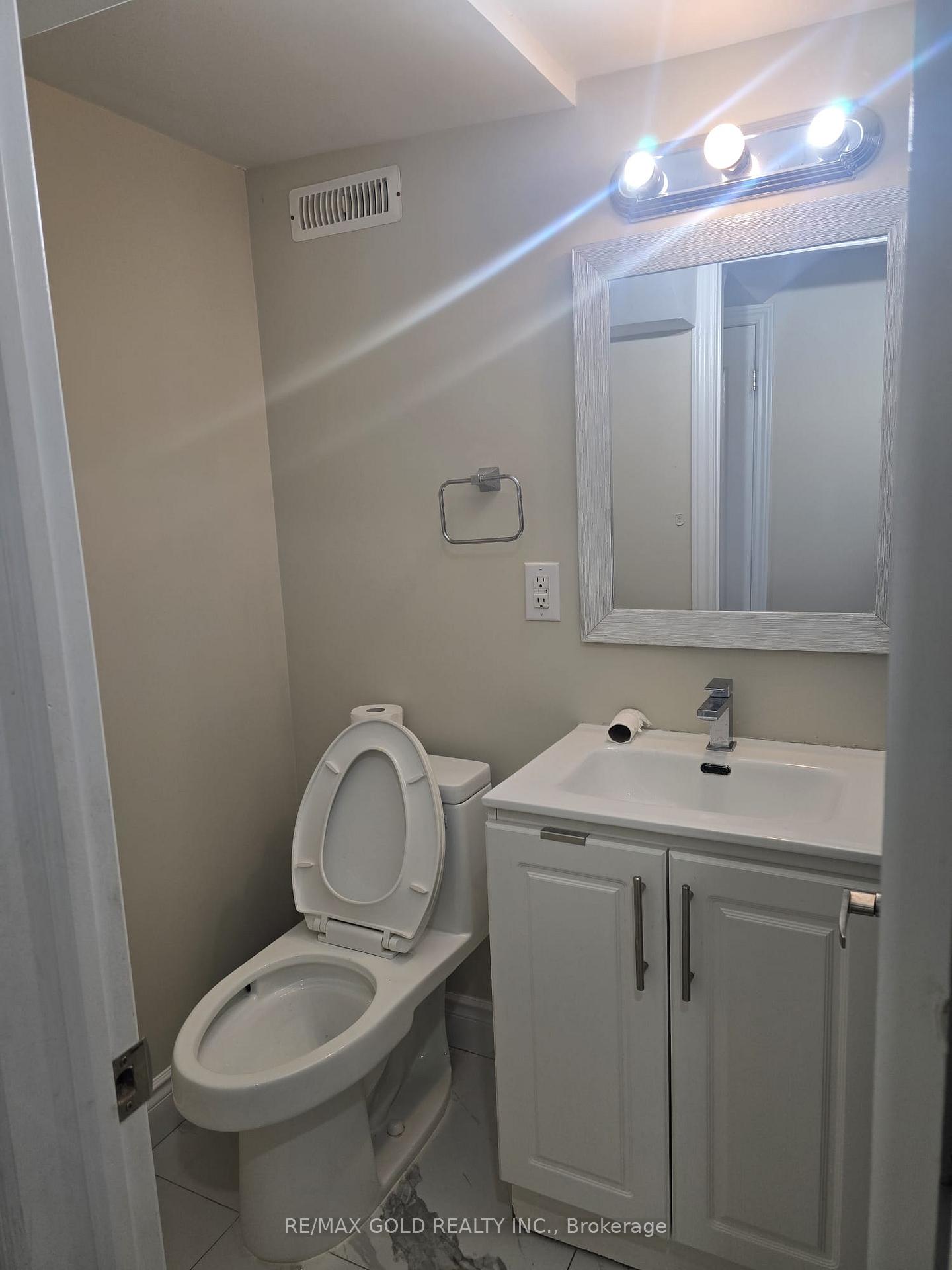 Photo 6 of Unit Bsmt, 35 Dolobram Trail, Brampton, Northwest Brampton — HOMEH