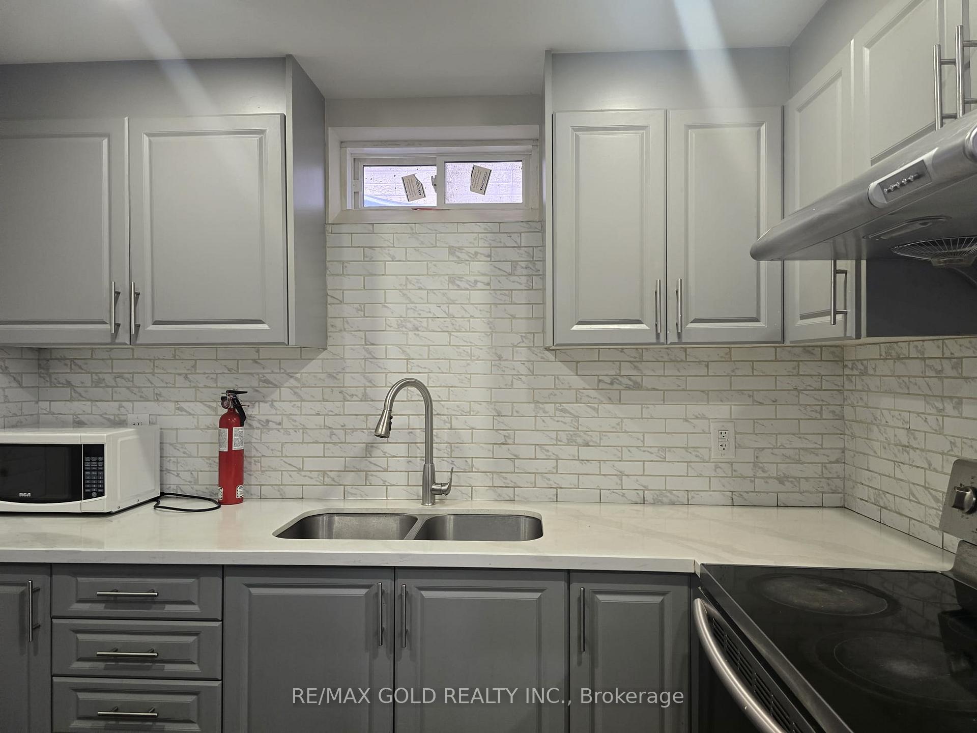Photo 9 of Unit Bsmt, 35 Dolobram Trail, Brampton, Northwest Brampton — HOMEH