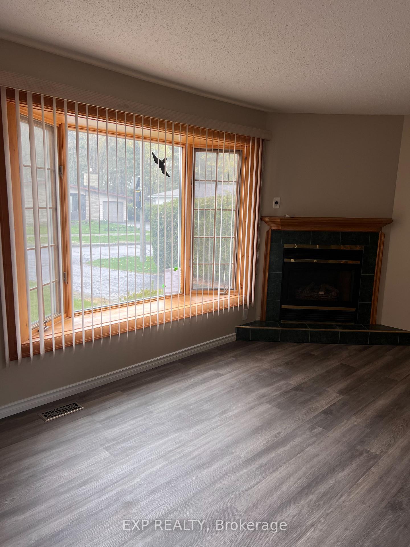 Photo 4 of Unit 1, 17 Canfield Road, Ottawa, Bayshore — HOMEH