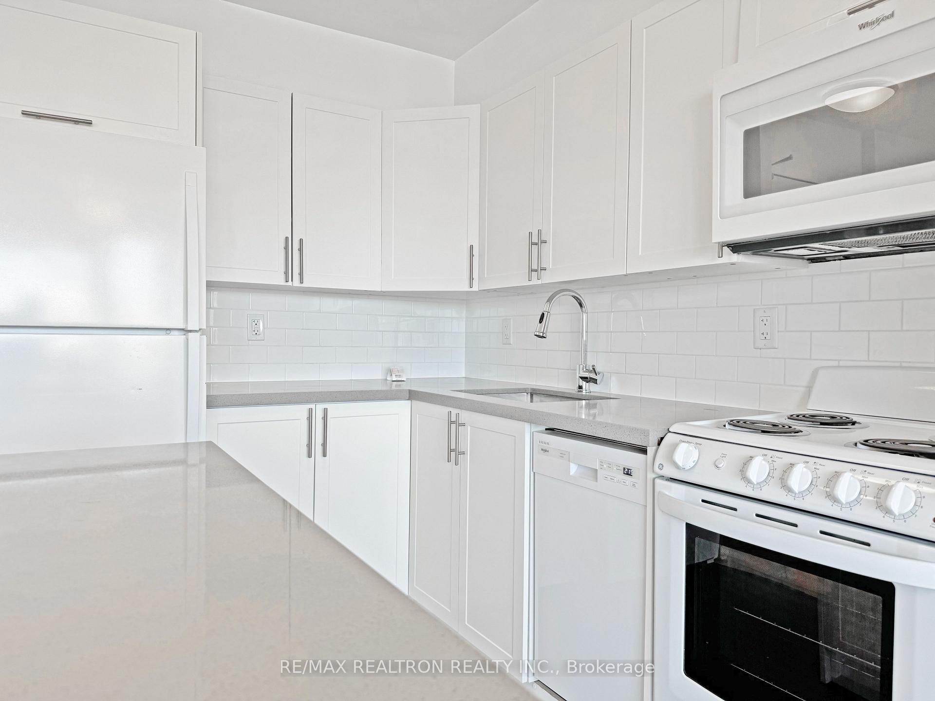 Photo 7 of Unit 810, 666 Spadina Avenue, Toronto, University — HOMEH