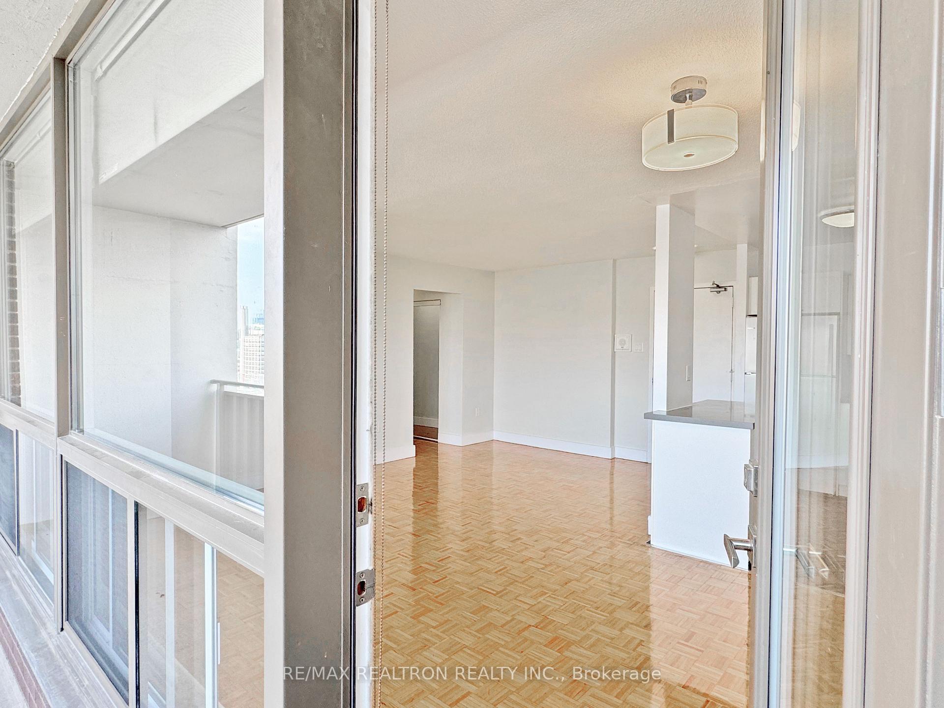 Photo 13 of Unit 810, 666 Spadina Avenue, Toronto, University — HOMEH