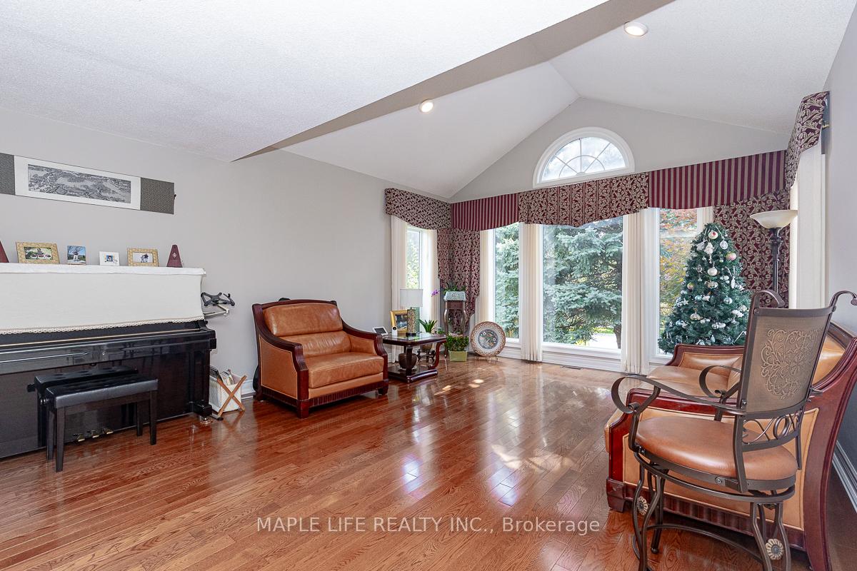 Photo 3 of 1 Elderwood Drive, Richmond Hill, Bayview Hill — HOMEH