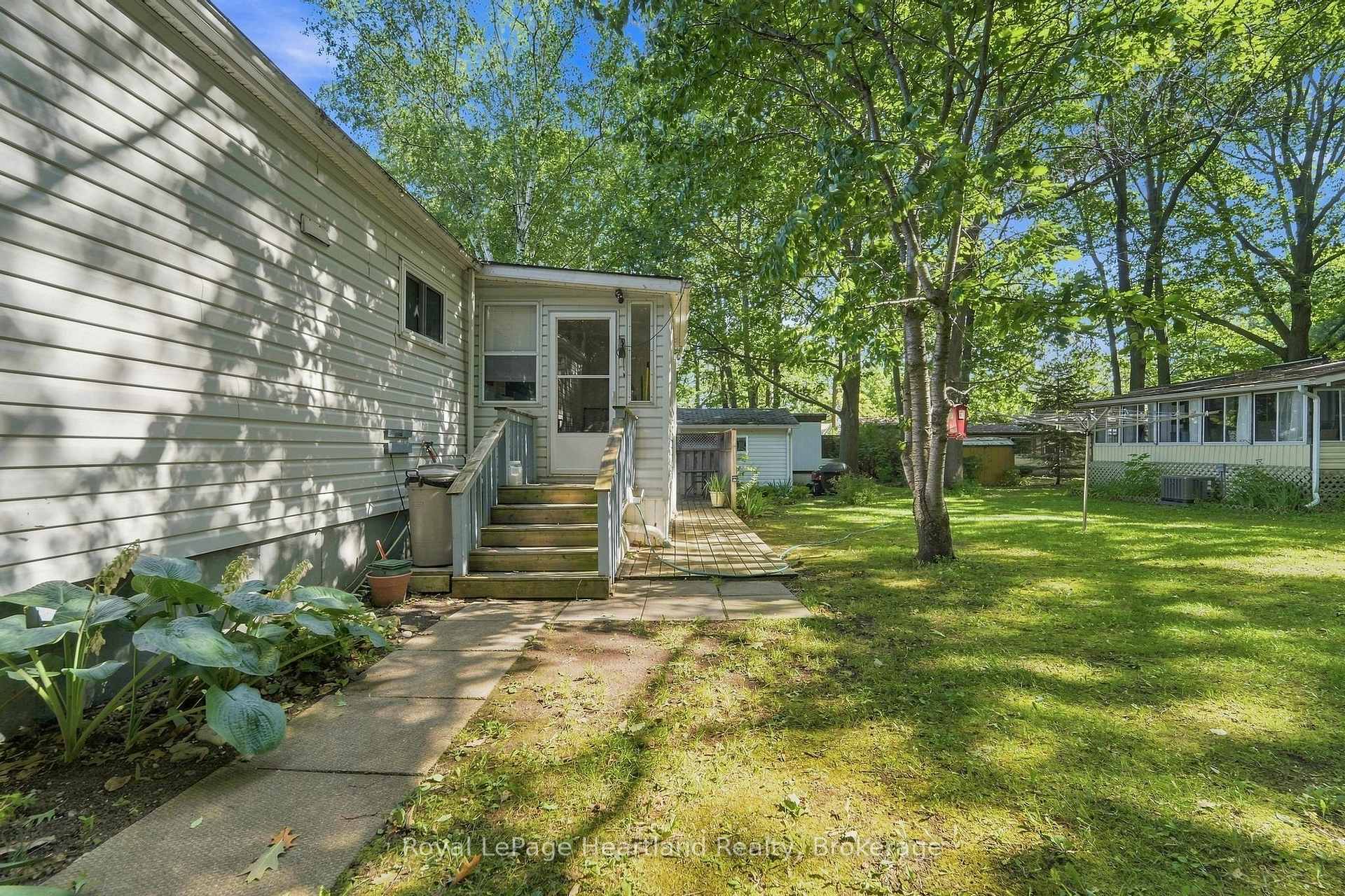 Photo 3 of 16 Huron Lane, Ashfield-Colborne-Wawanosh, Colborne — HOMEH