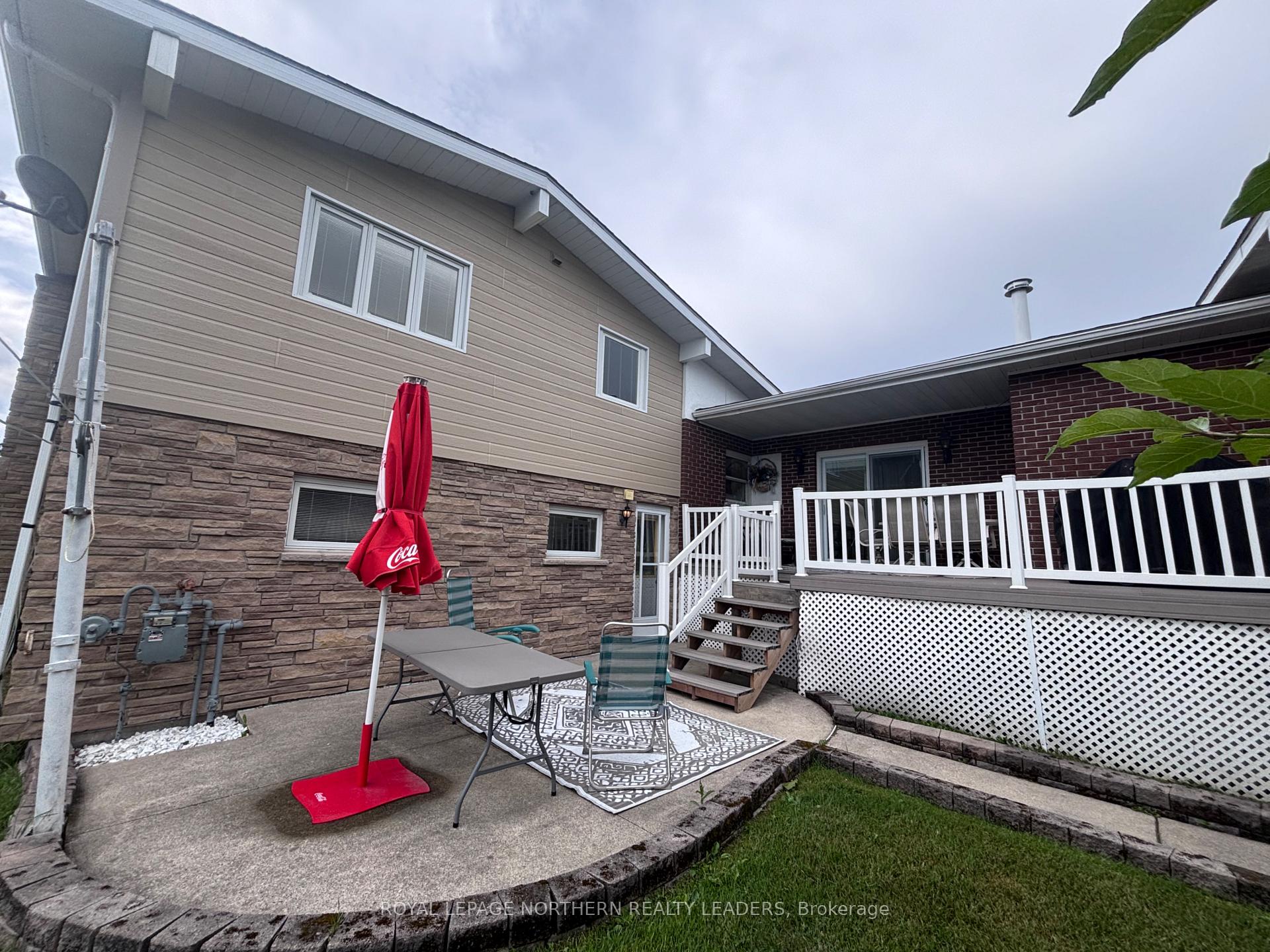 Photo 8 of 324 Third Avenue, Cochrane — HOMEH