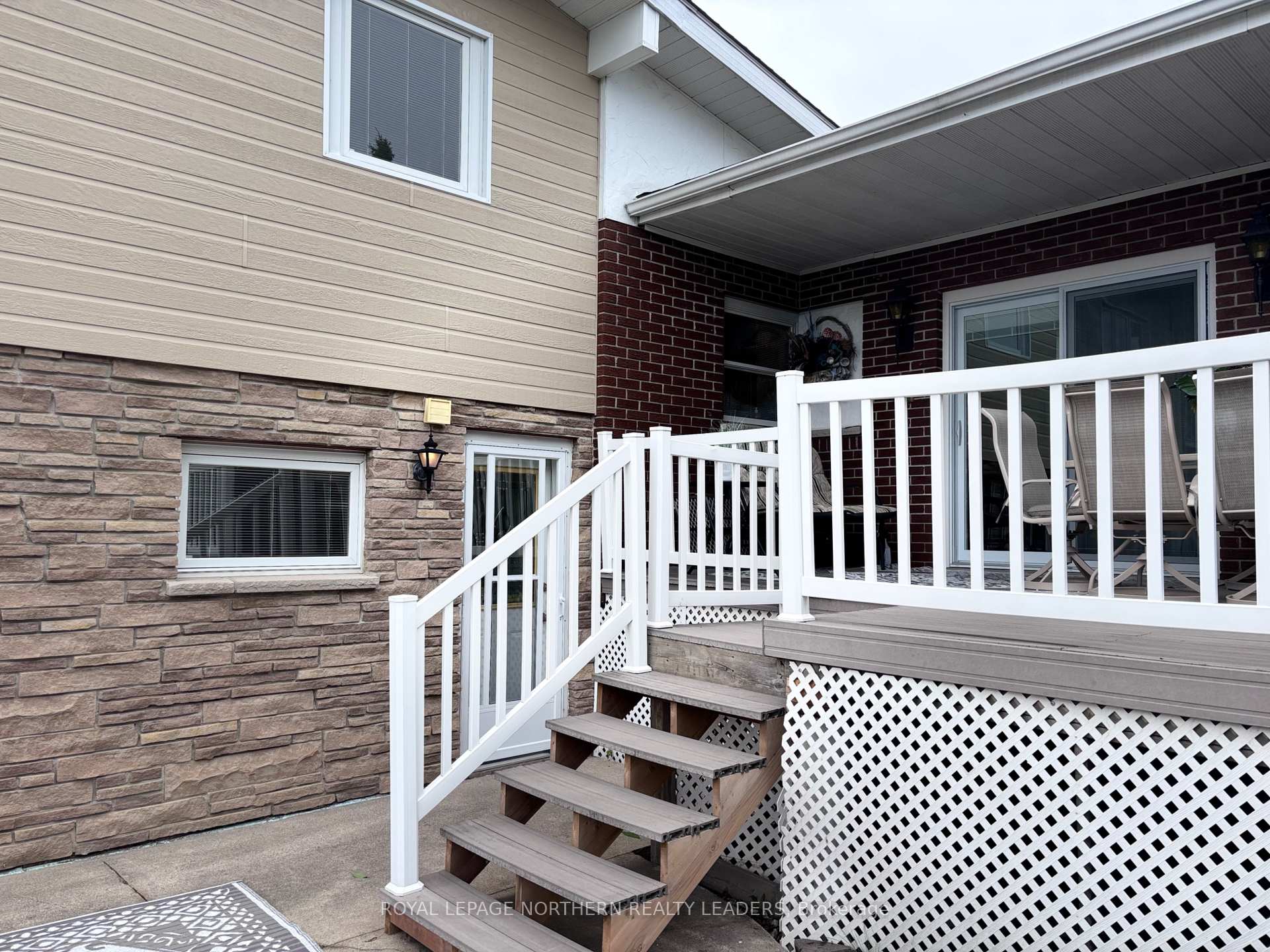 Photo 9 of 324 Third Avenue, Cochrane — HOMEH