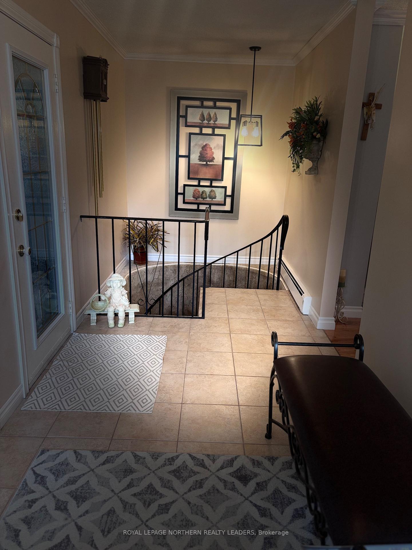 Photo 13 of 324 Third Avenue, Cochrane — HOMEH