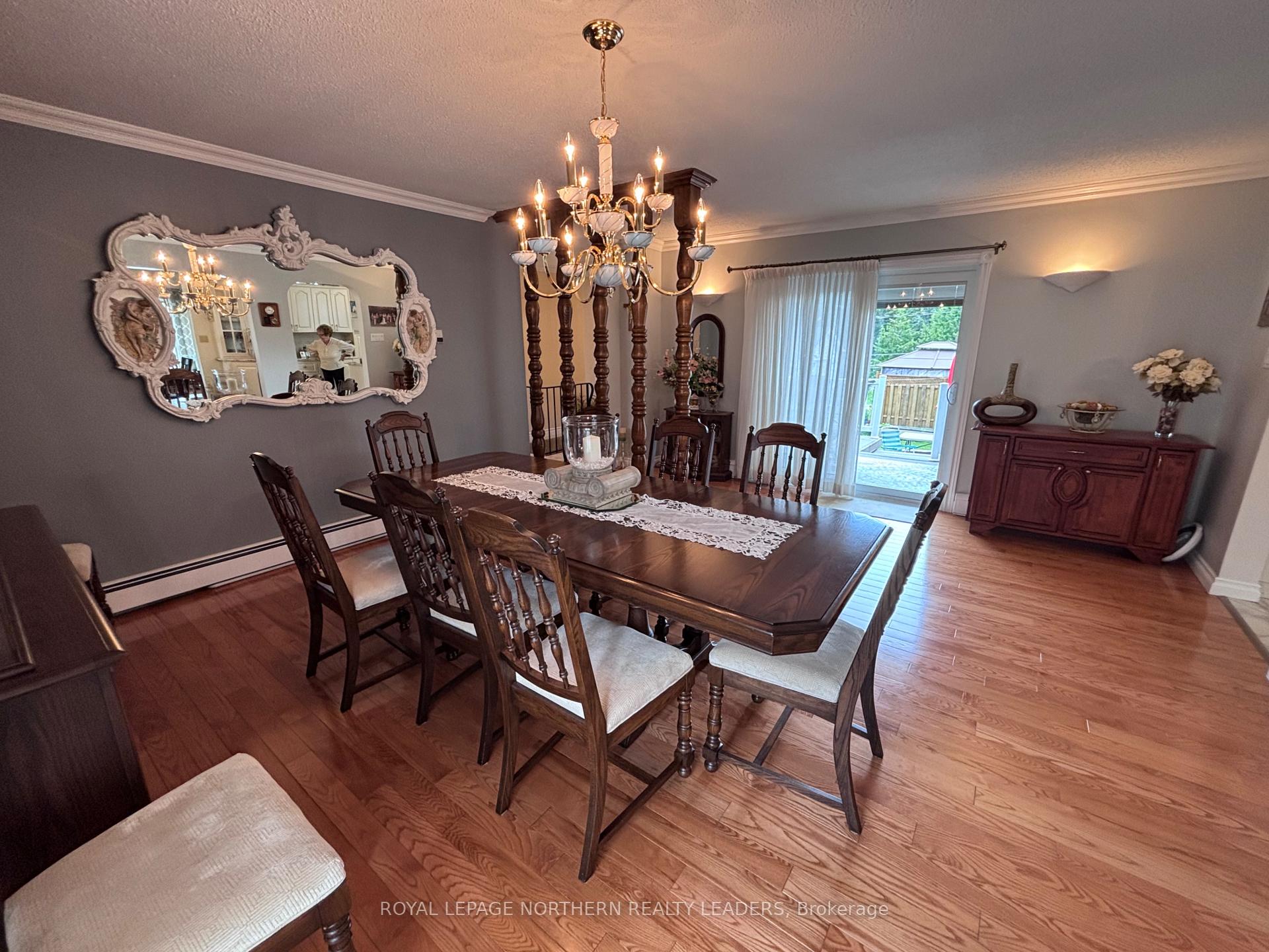 Photo 14 of 324 Third Avenue, Cochrane — HOMEH