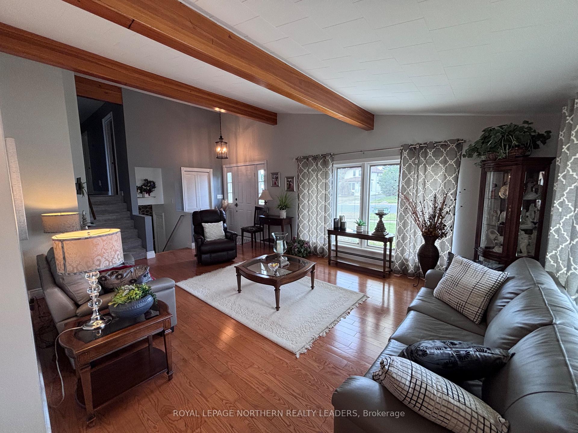 Photo 21 of 324 Third Avenue, Cochrane — HOMEH