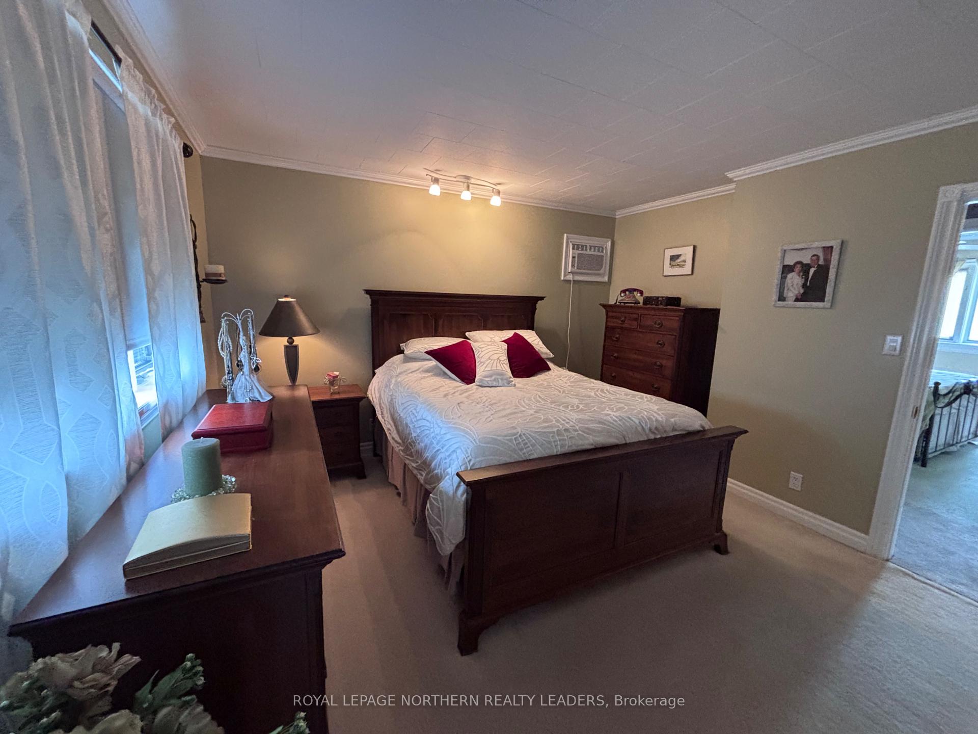 Photo 28 of 324 Third Avenue, Cochrane — HOMEH
