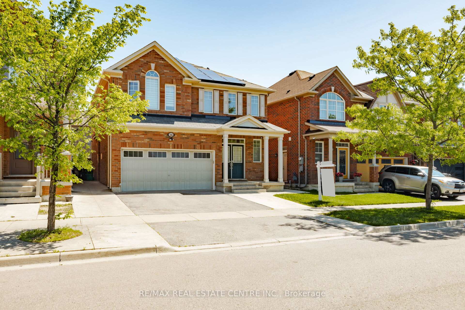 Photo 4 of 58 Seafair Crescent, Brampton, Fletcher's West — HOMEH