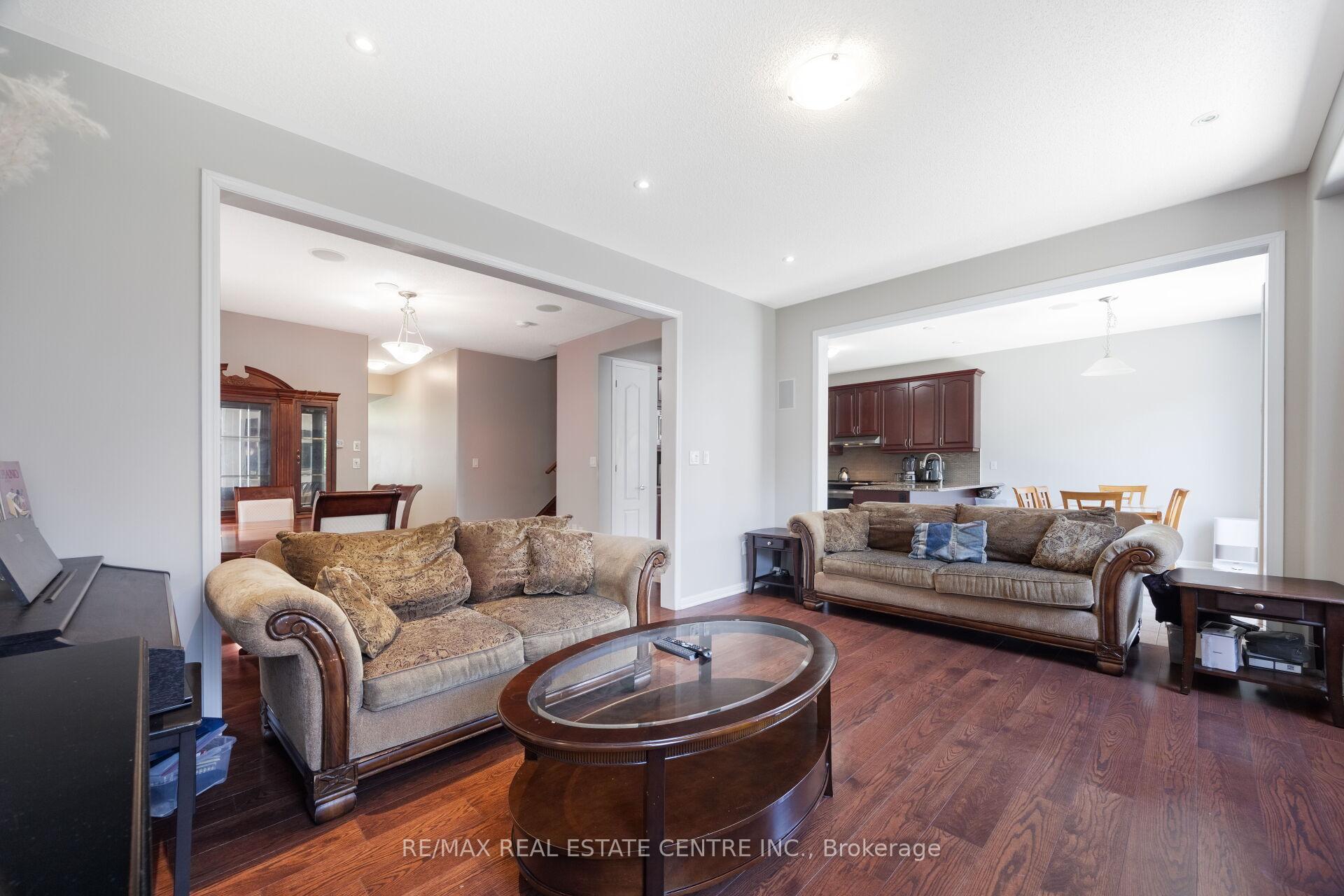 Photo 13 of 58 Seafair Crescent, Brampton, Fletcher's West — HOMEH