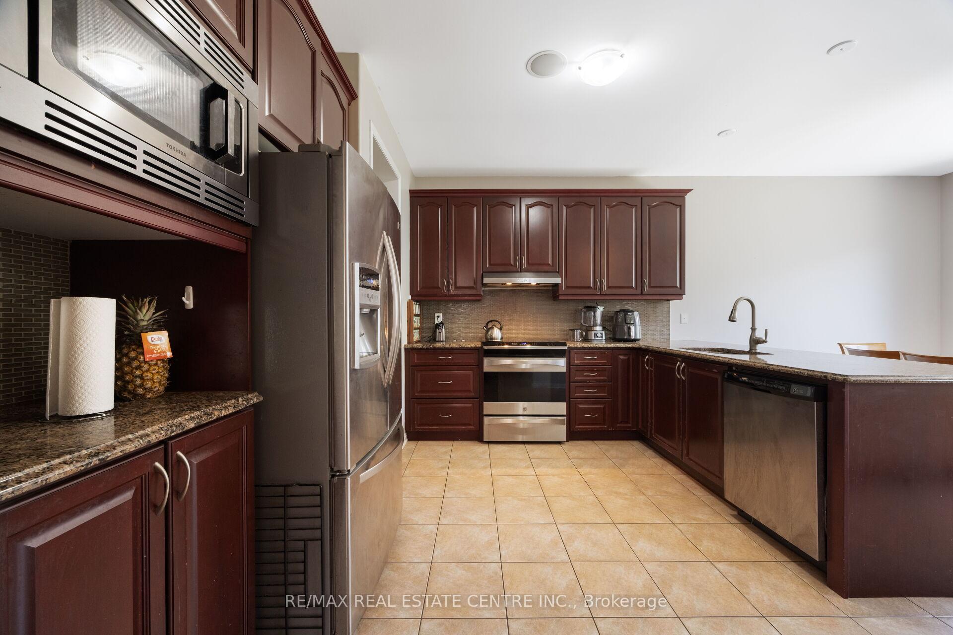 Photo 16 of 58 Seafair Crescent, Brampton, Fletcher's West — HOMEH