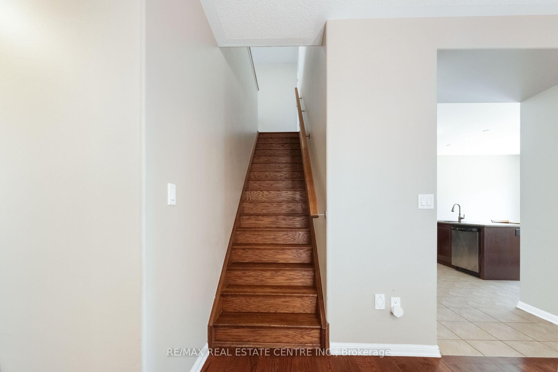 Photo 19 of 58 Seafair Crescent, Brampton, Fletcher's West — HOMEH
