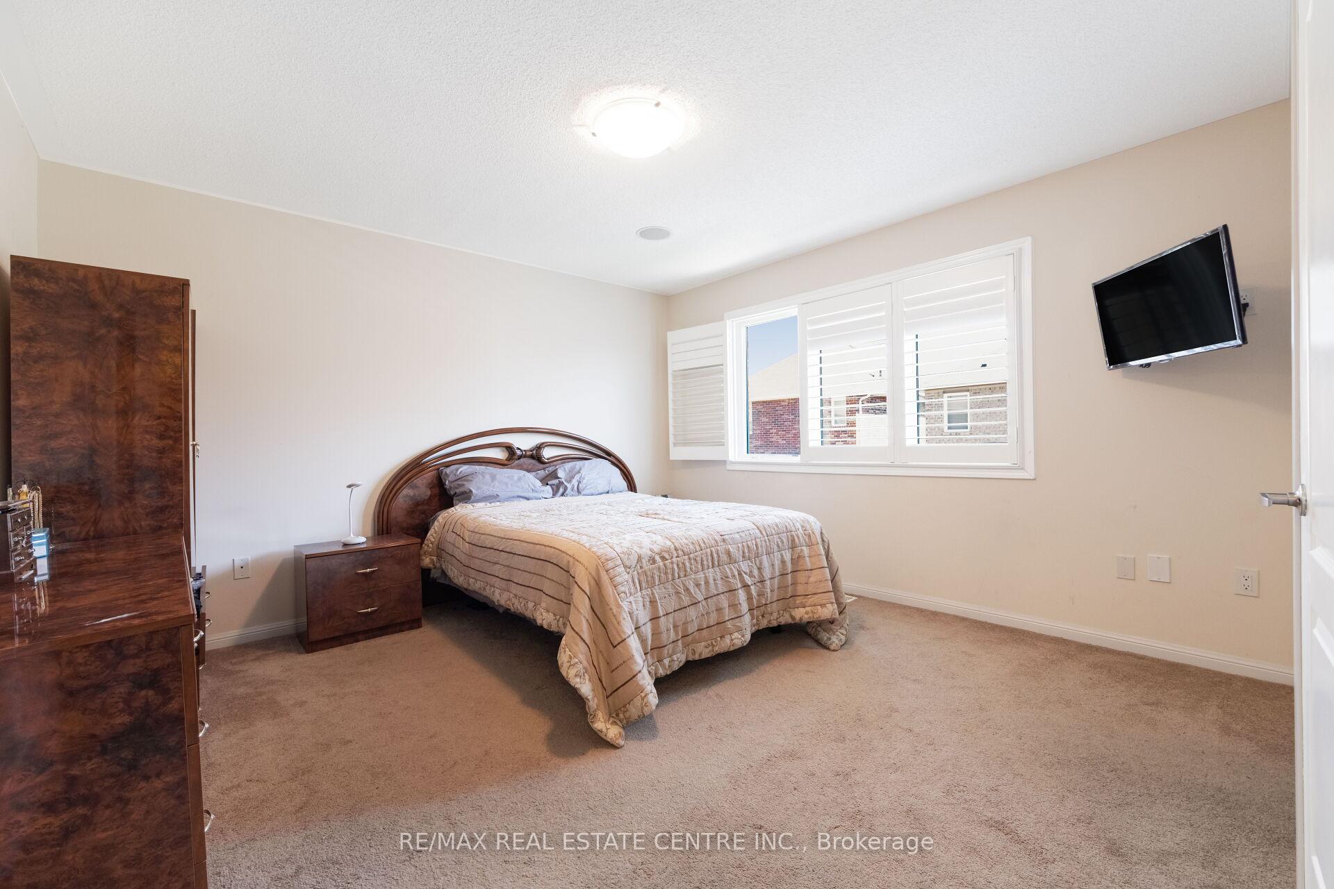 Photo 22 of 58 Seafair Crescent, Brampton, Fletcher's West — HOMEH