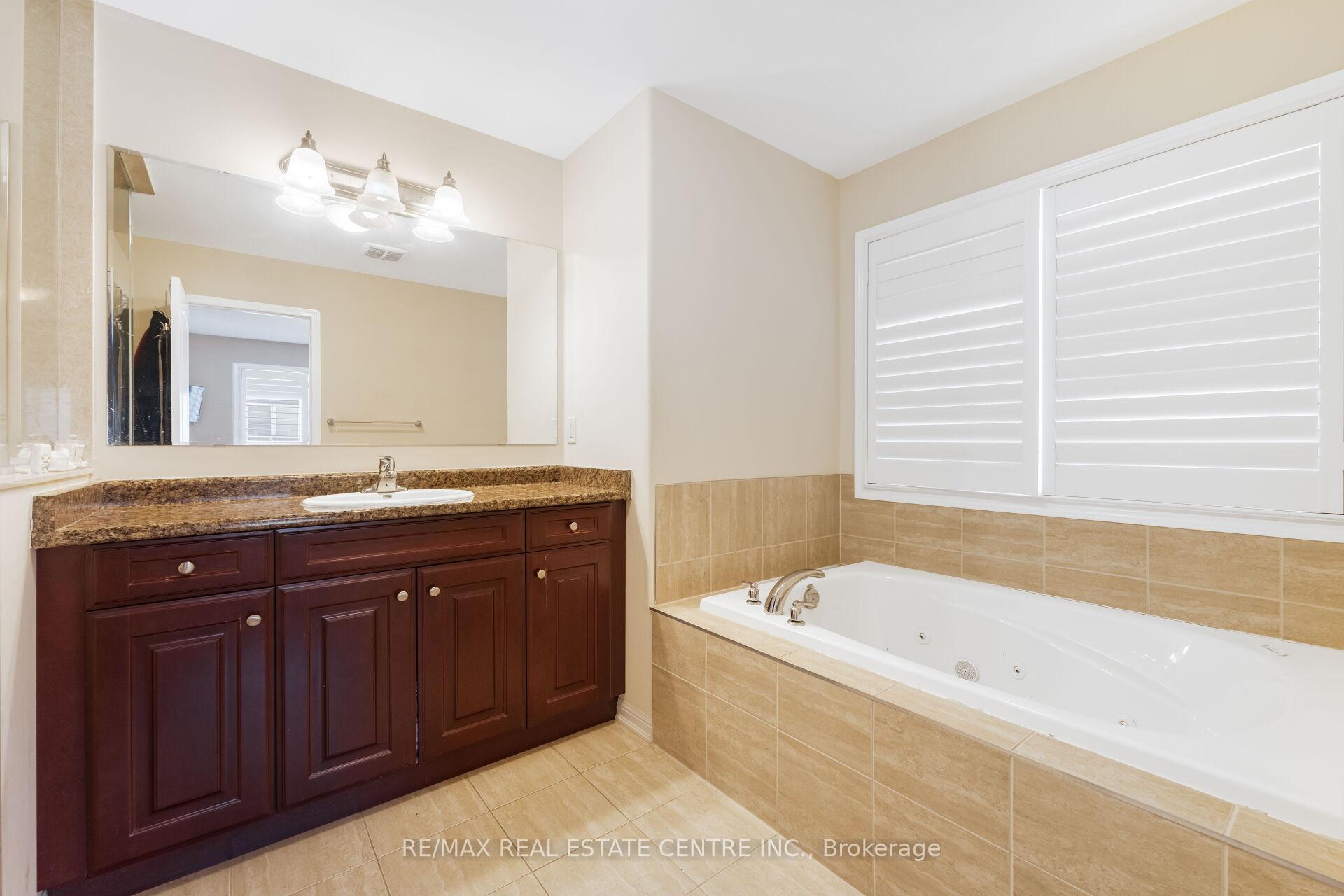 Photo 26 of 58 Seafair Crescent, Brampton, Fletcher's West — HOMEH