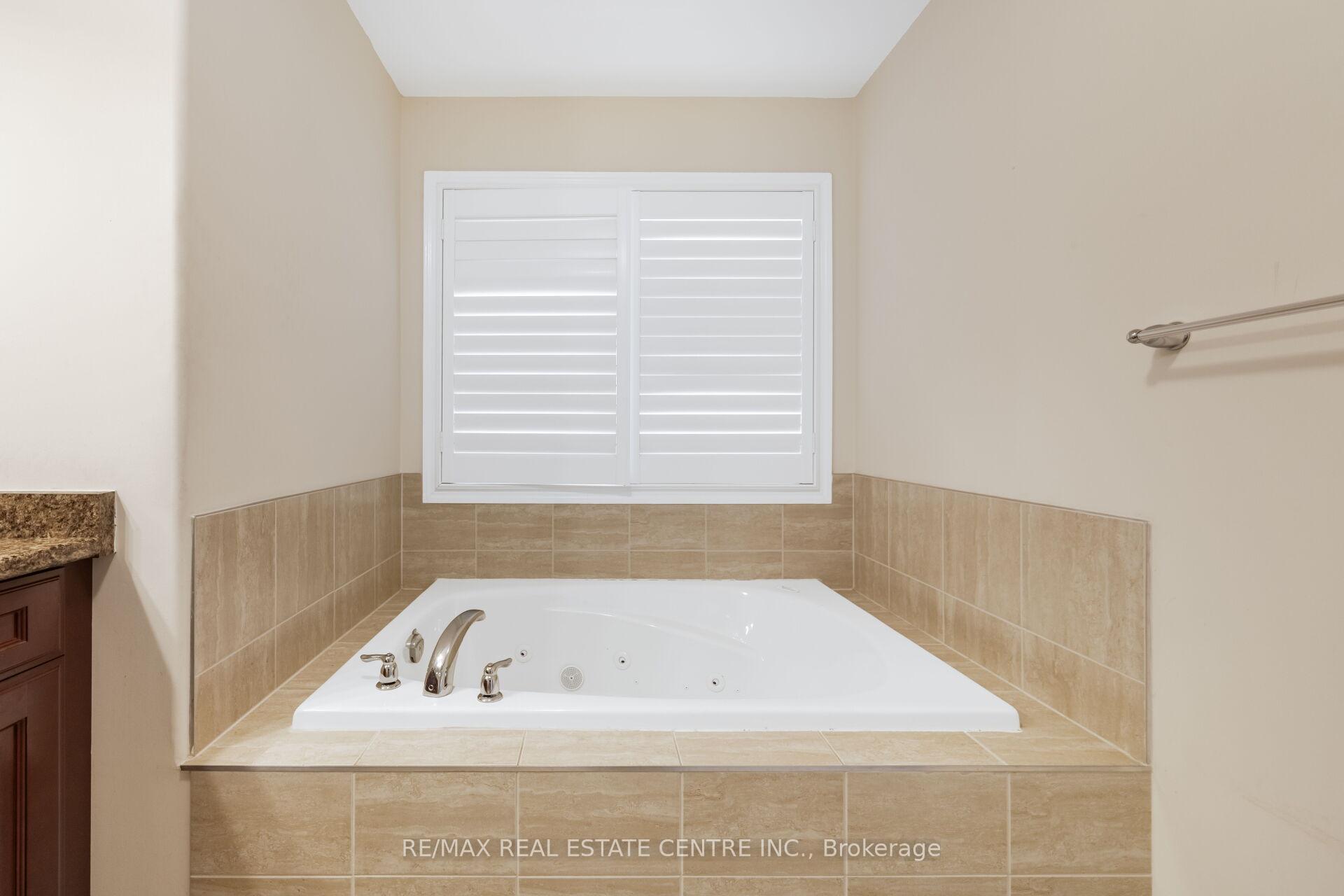 Photo 27 of 58 Seafair Crescent, Brampton, Fletcher's West — HOMEH
