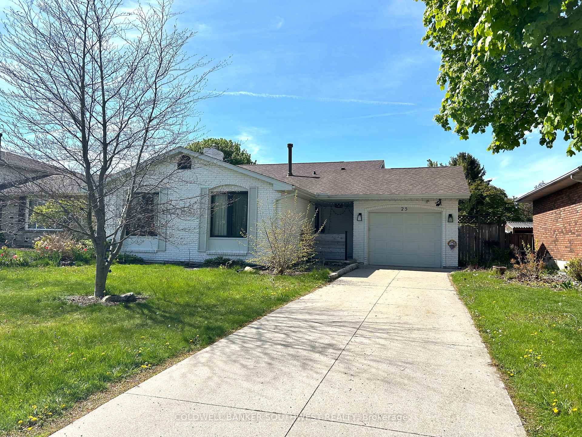 Photo 2 of 25 Durco Avenue, Sarnia — HOMEH