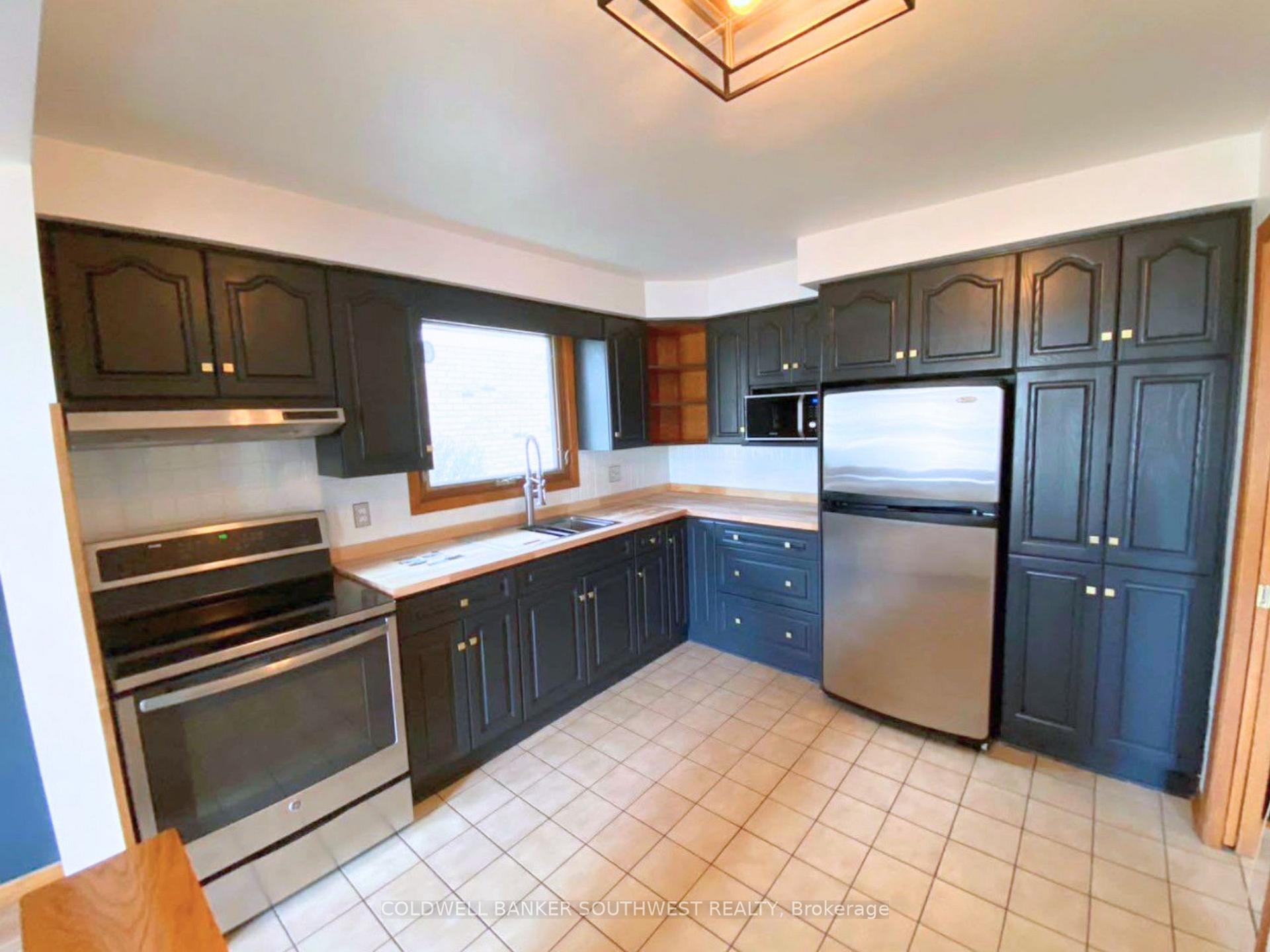 Photo 5 of 25 Durco Avenue, Sarnia — HOMEH