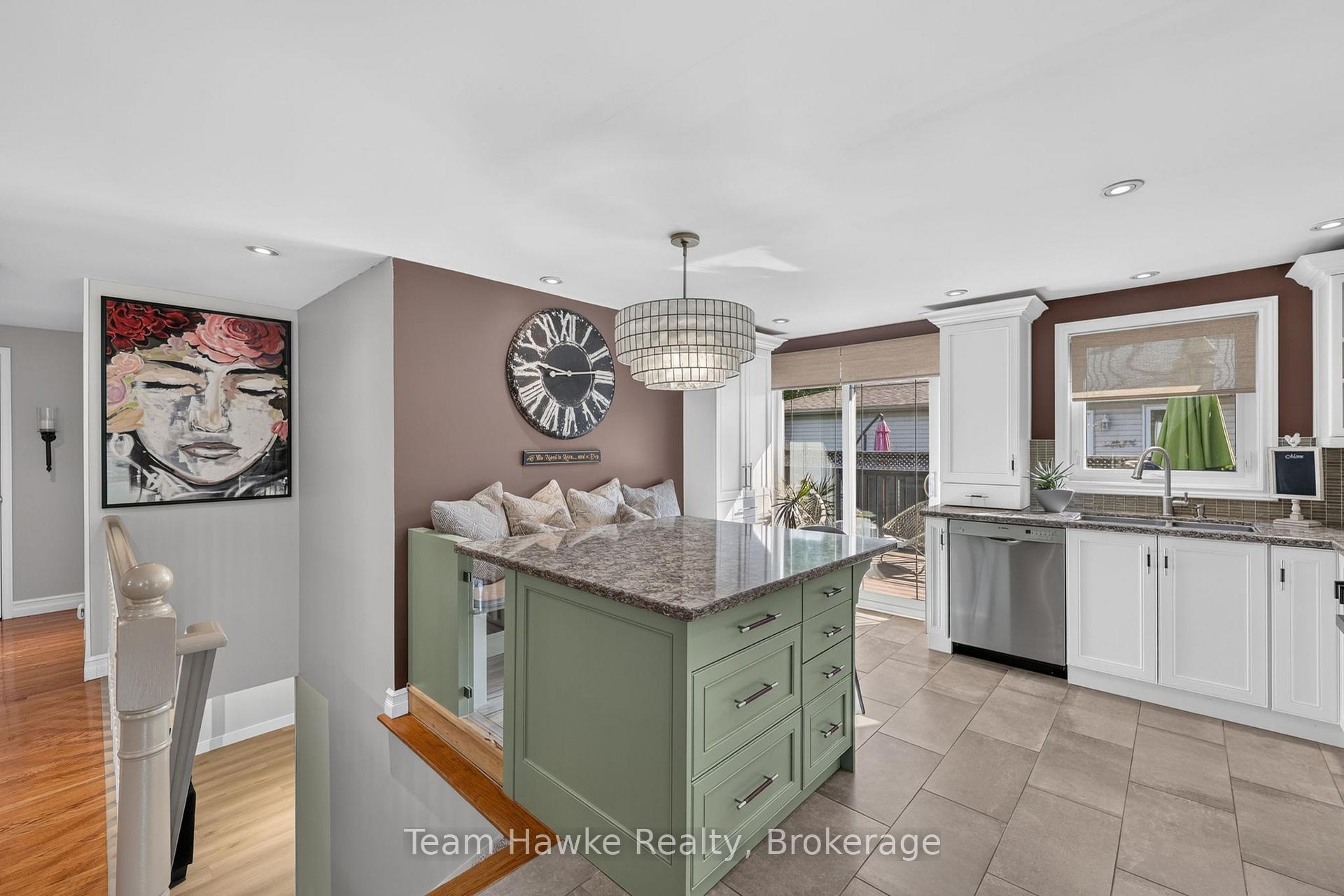Photo 10 of 400 Galloway Boulevard, Midland — HOMEH