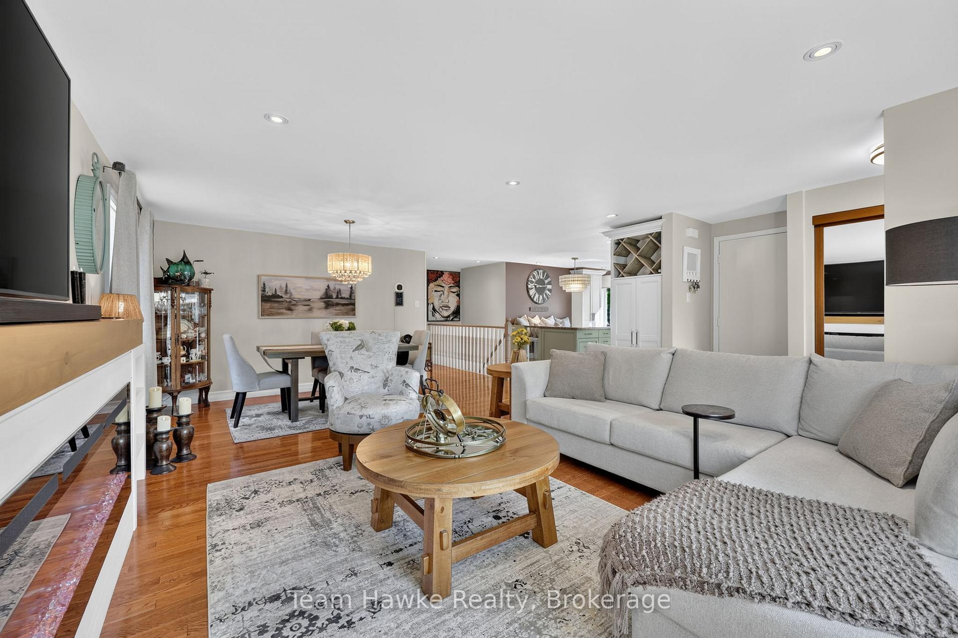 Photo 14 of 400 Galloway Boulevard, Midland — HOMEH