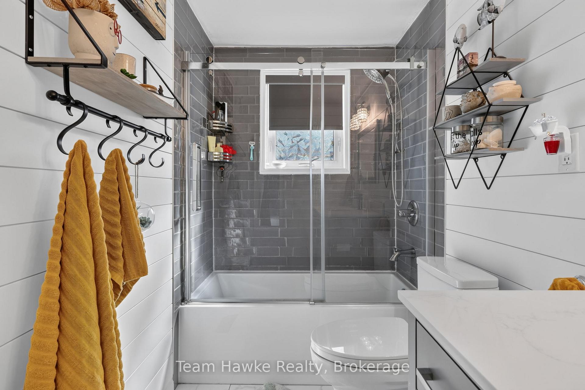 Photo 21 of 400 Galloway Boulevard, Midland — HOMEH