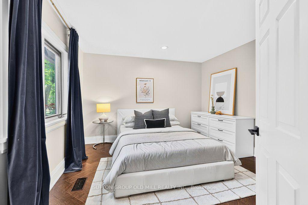 Photo 30 of 51 Princeton Road, Etobicoke, Kingsway South — HOMEH