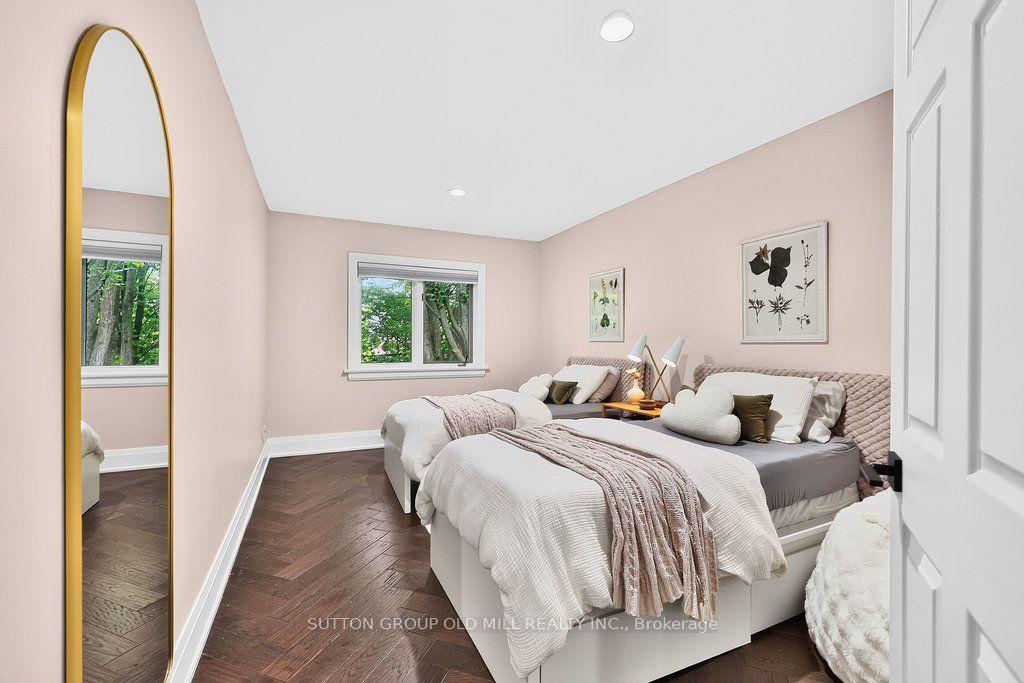 Photo 32 of 51 Princeton Road, Etobicoke, Kingsway South — HOMEH