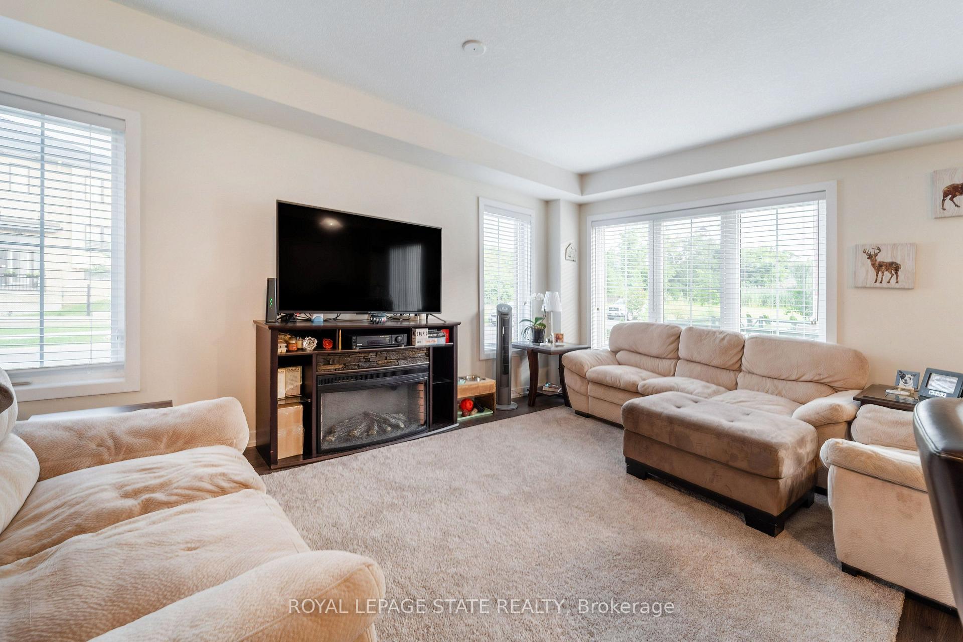 Photo 8 of 65 Prestwick Street, Hamilton, Stoney Creek Mountain — HOMEH