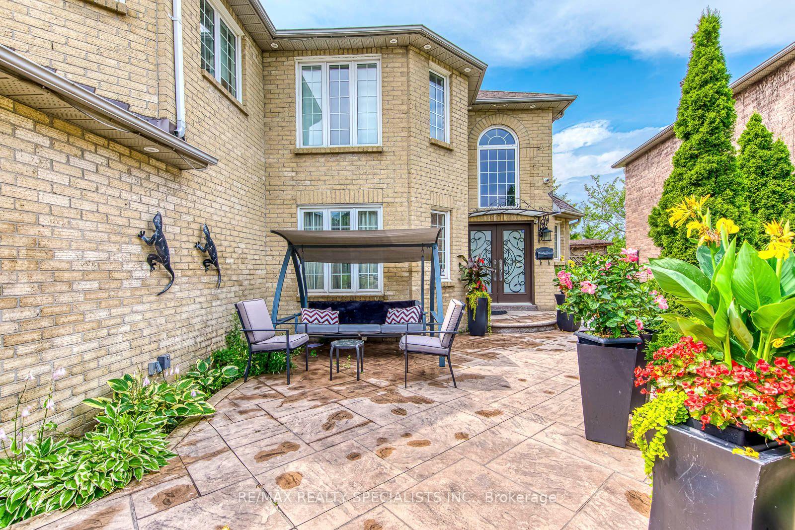 Photo 4 of 1499 Ravensmoor Crescent, Mississauga, East Credit — HOMEH
