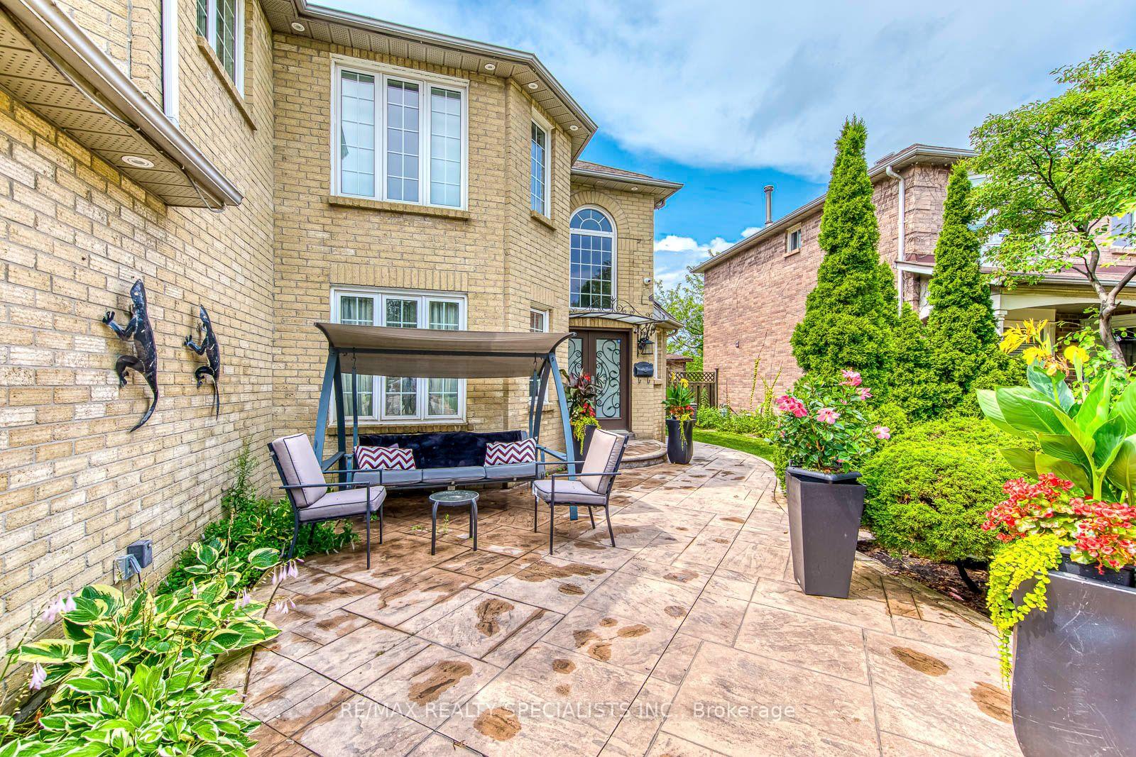 Photo 5 of 1499 Ravensmoor Crescent, Mississauga, East Credit — HOMEH