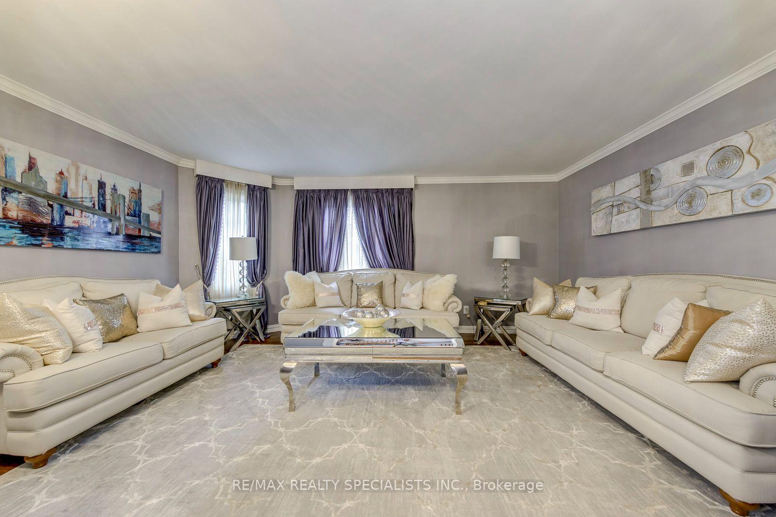 Photo 7 of 1499 Ravensmoor Crescent, Mississauga, East Credit — HOMEH