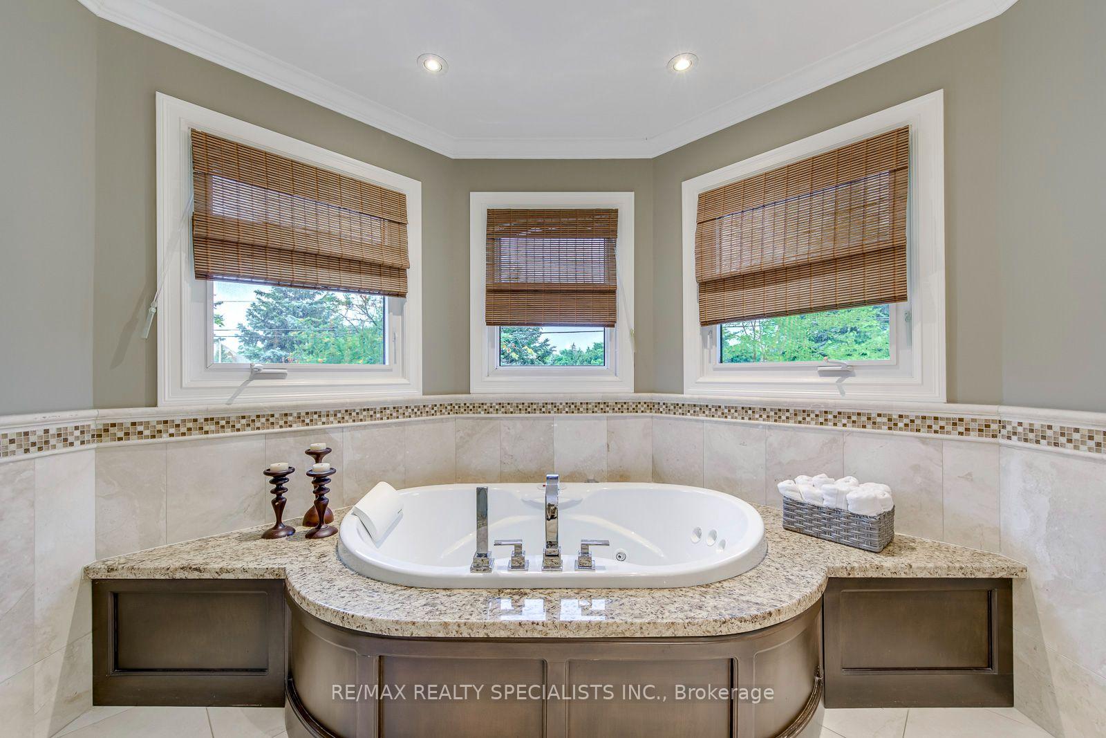 Photo 32 of 1499 Ravensmoor Crescent, Mississauga, East Credit — HOMEH