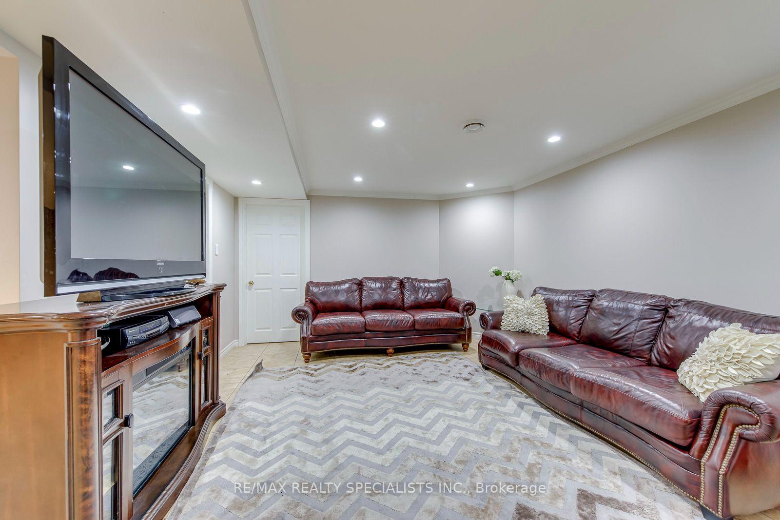 Photo 42 of 1499 Ravensmoor Crescent, Mississauga, East Credit — HOMEH