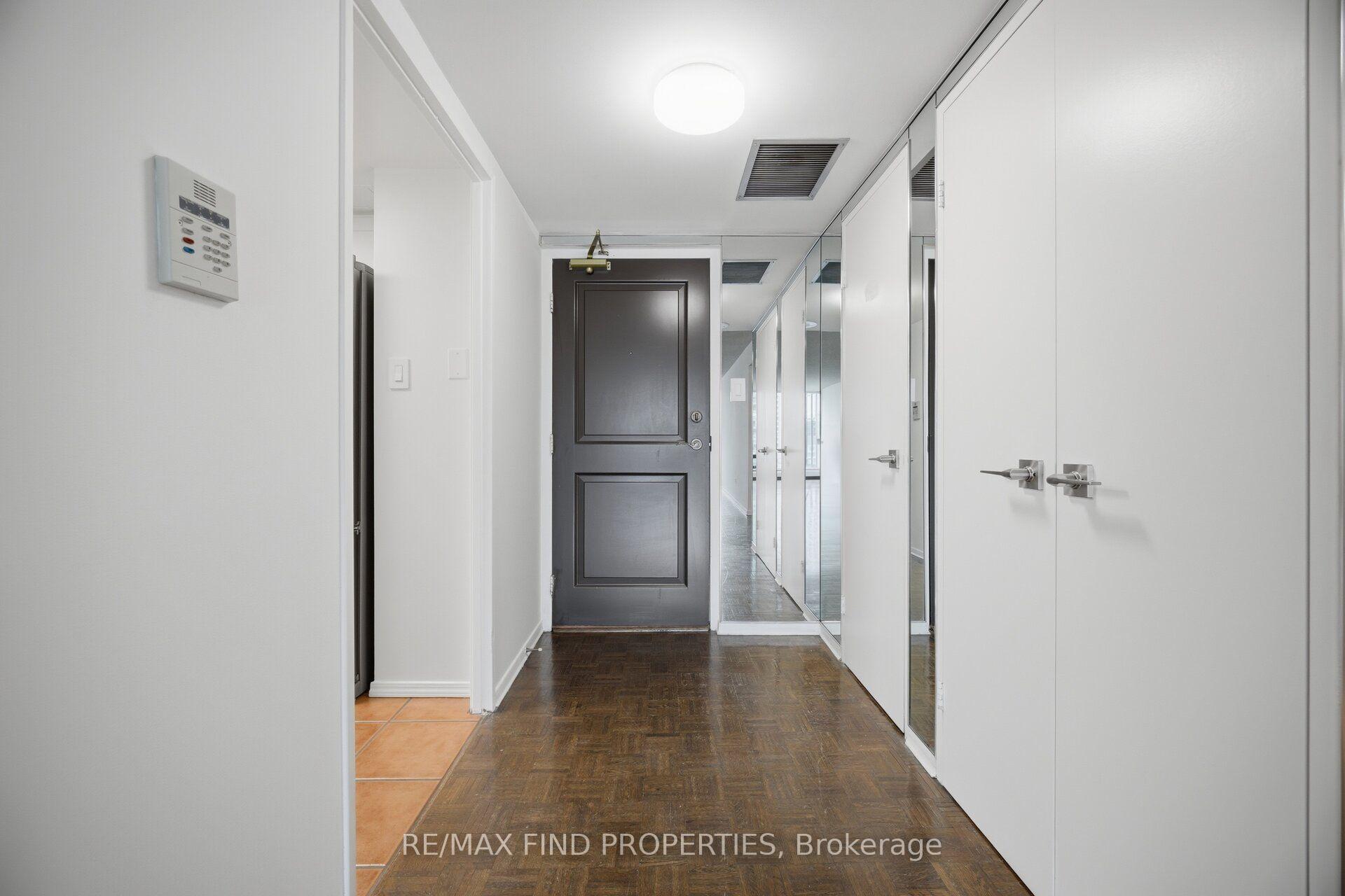 Photo 9 of Unit 901, 30 Wellington Street E, Toronto, Church-Yonge Corridor — HOMEH