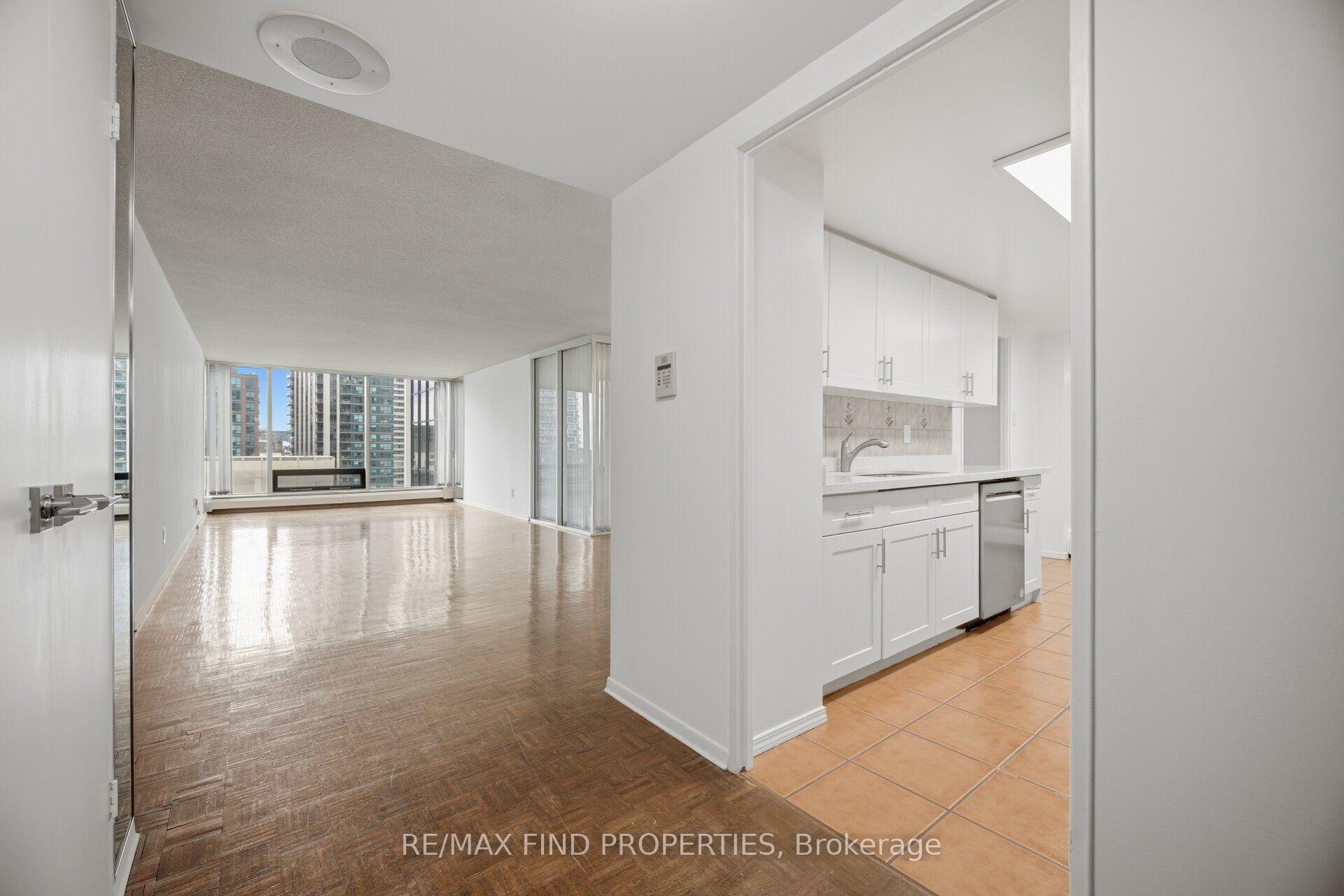 Photo 10 of Unit 901, 30 Wellington Street E, Toronto, Church-Yonge Corridor — HOMEH