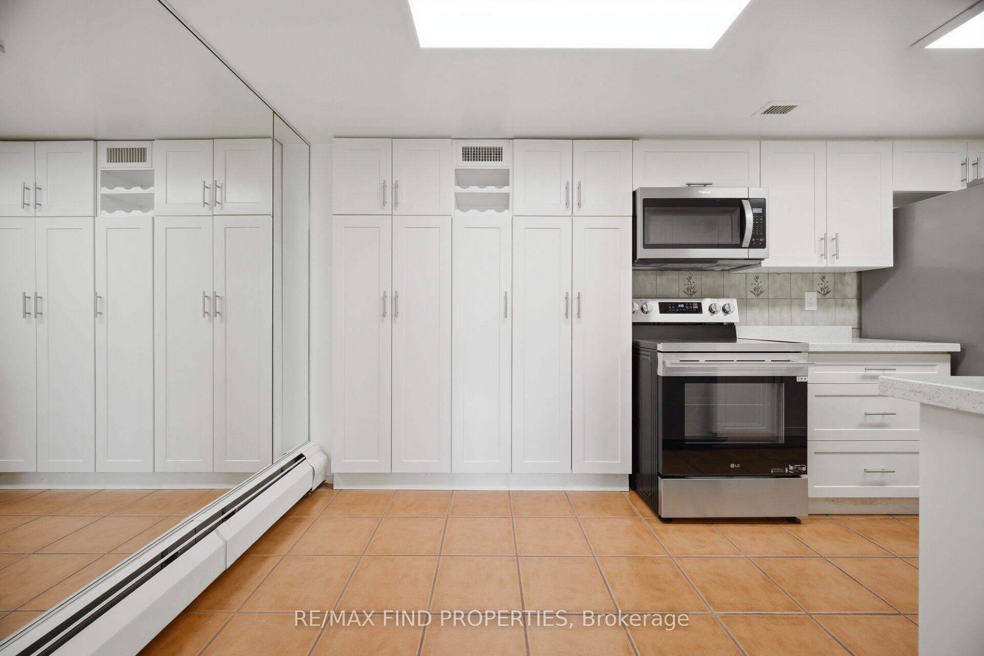 Photo 16 of Unit 901, 30 Wellington Street E, Toronto, Church-Yonge Corridor — HOMEH