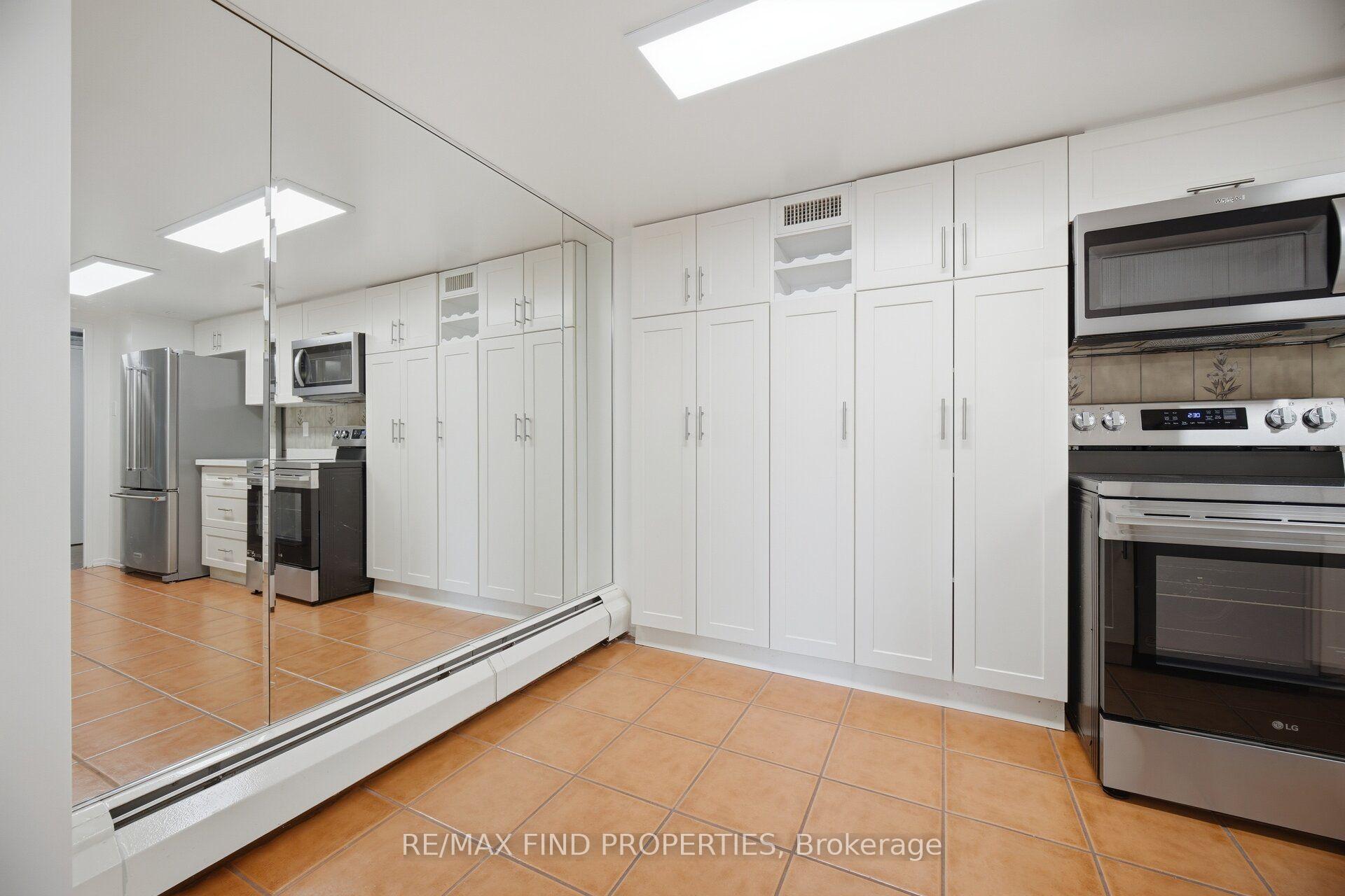 Photo 17 of Unit 901, 30 Wellington Street E, Toronto, Church-Yonge Corridor — HOMEH