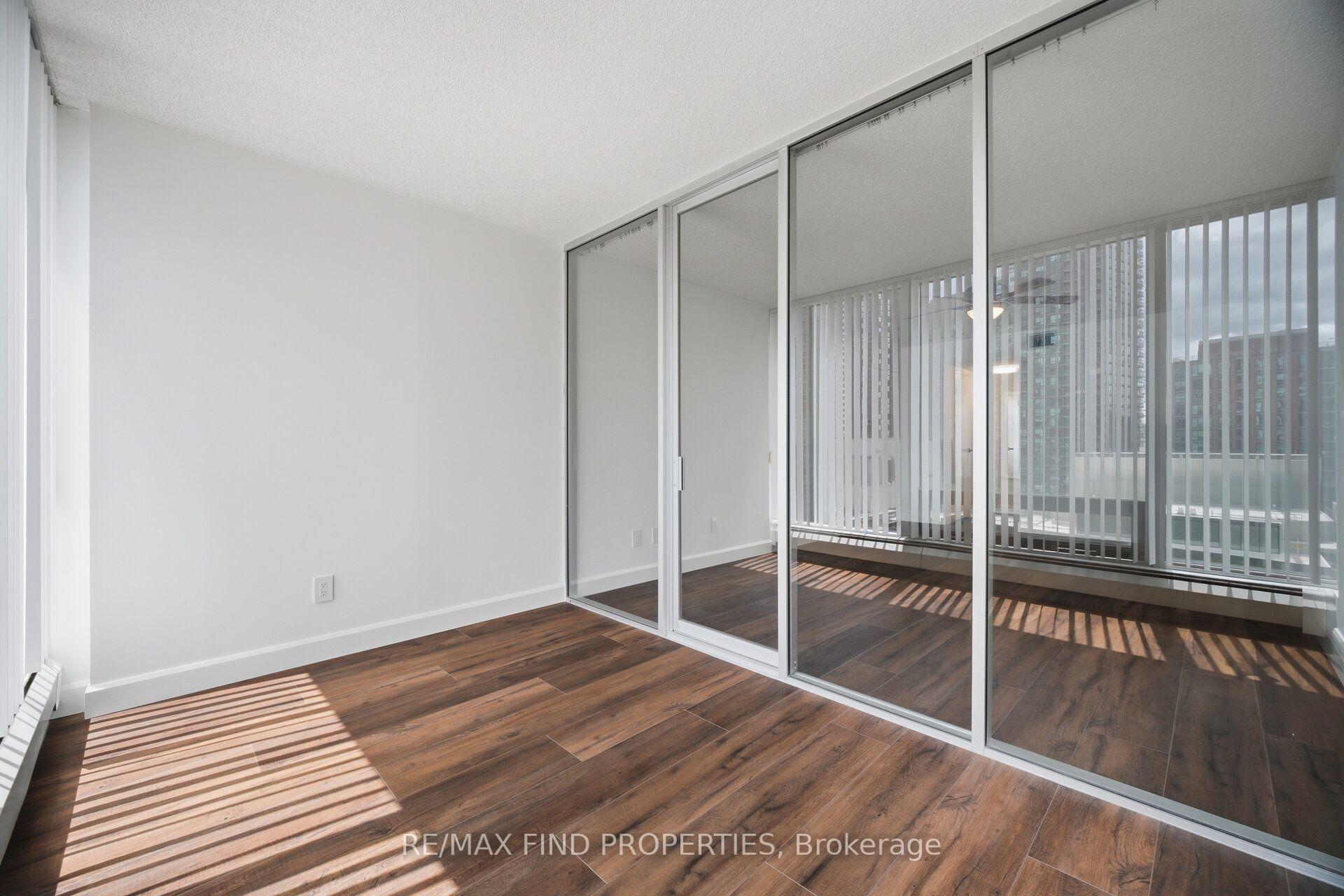 Photo 33 of Unit 901, 30 Wellington Street E, Toronto, Church-Yonge Corridor — HOMEH