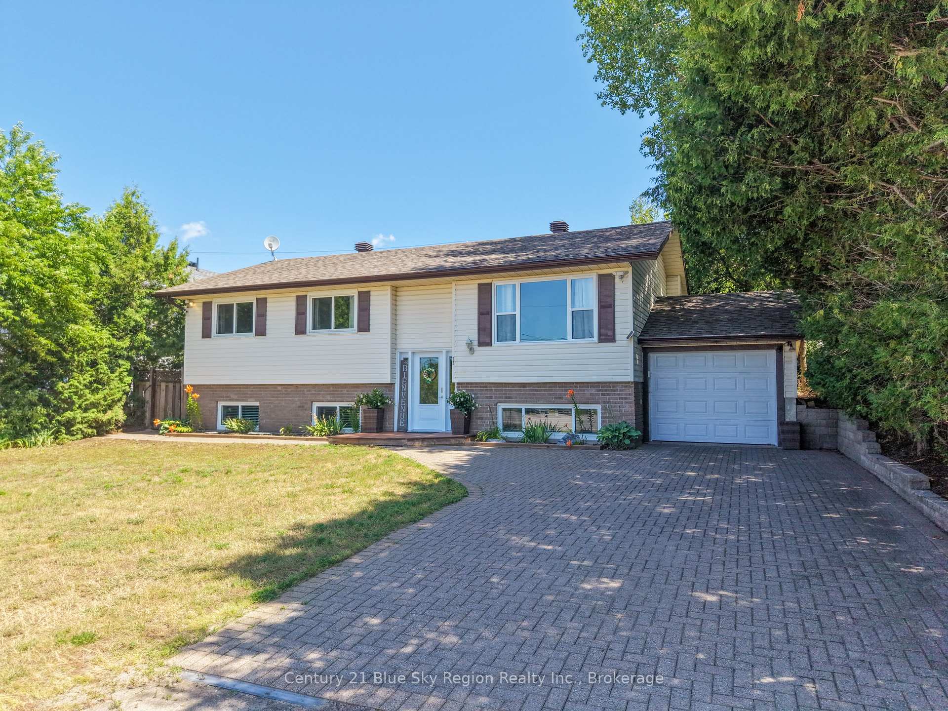 Photo 1 of 22 Tamerack Avenue, West Nipissing, Sturgeon Falls — HOMEH