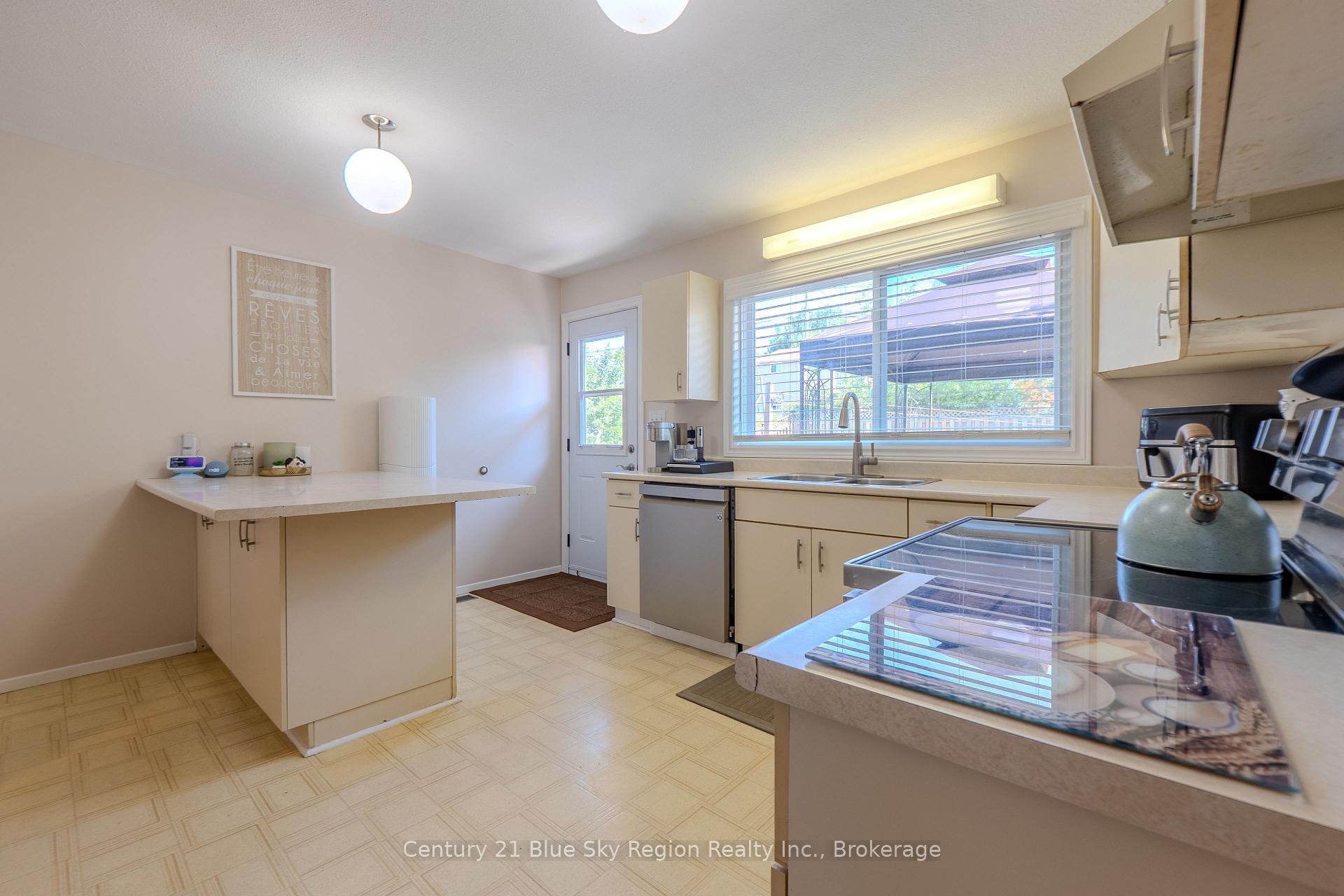 Photo 4 of 22 Tamerack Avenue, West Nipissing, Sturgeon Falls — HOMEH