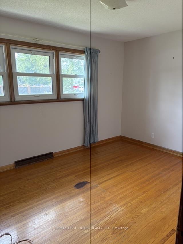 Photo 11 of 290 Hodder Avenue, Thunder Bay, Current River — HOMEH