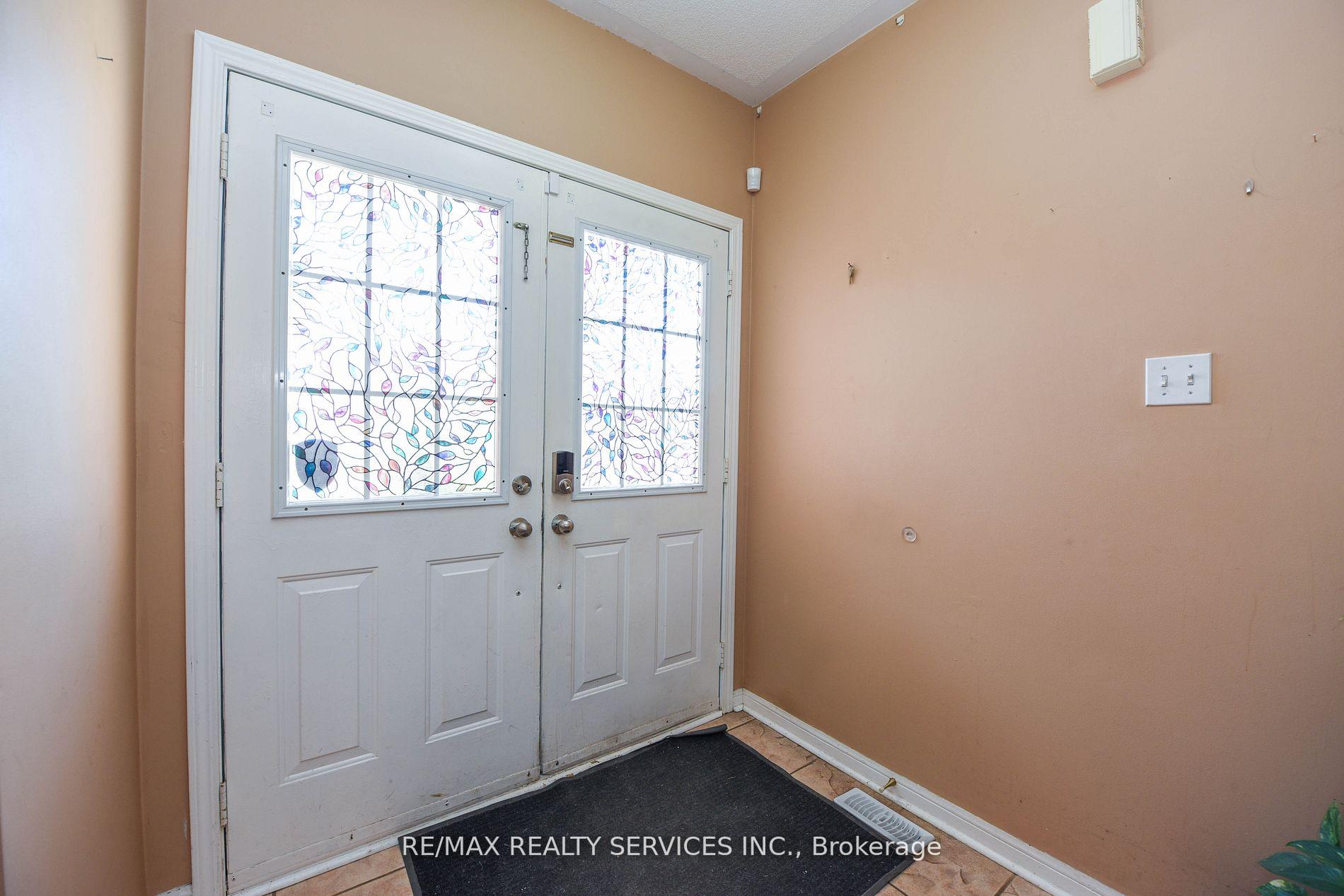 Photo 2 of Unit Upper, 172 Native Landing Crescent, Brampton, Fletcher's Creek Village — HOMEH