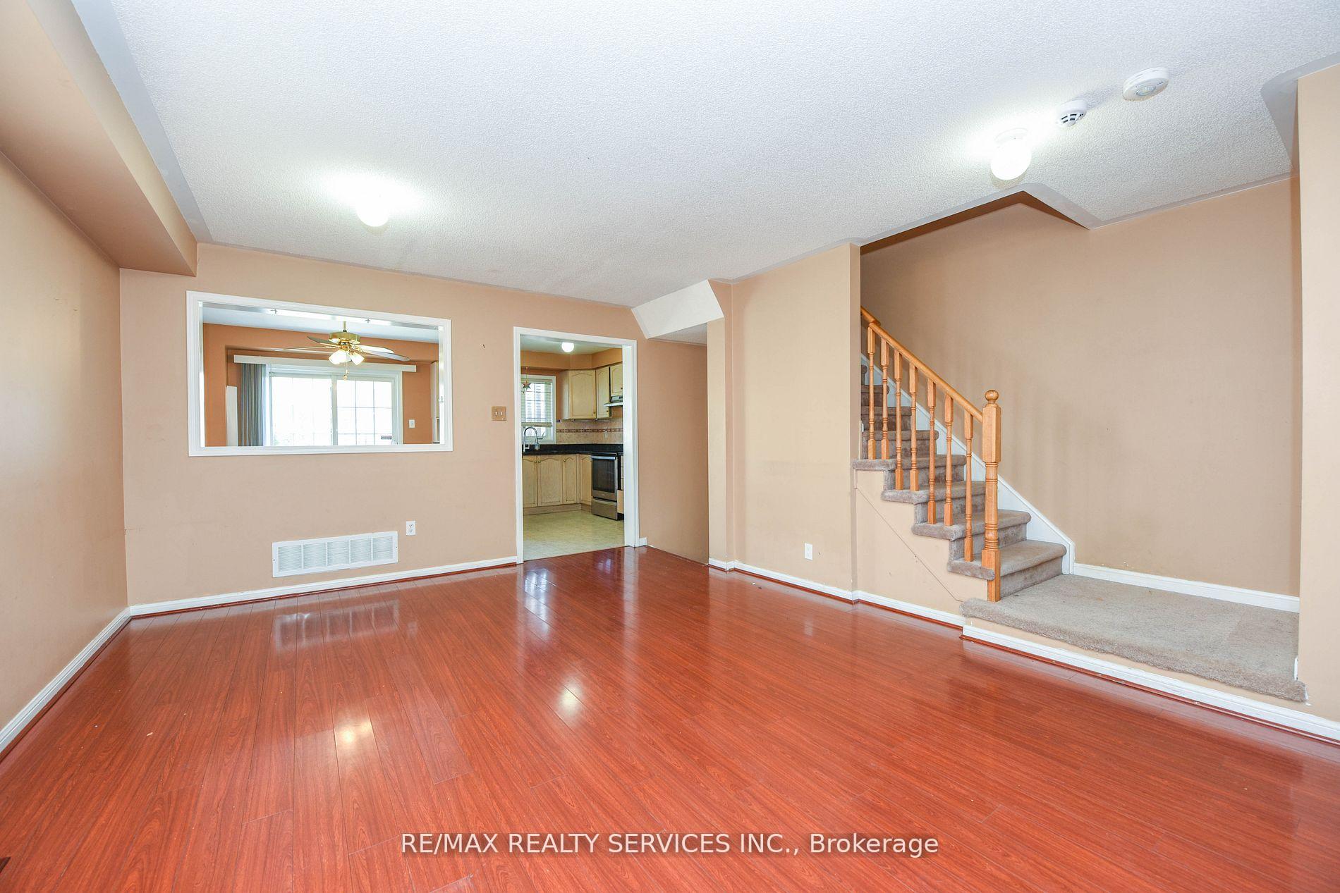 Photo 4 of Unit Upper, 172 Native Landing Crescent, Brampton, Fletcher's Creek Village — HOMEH